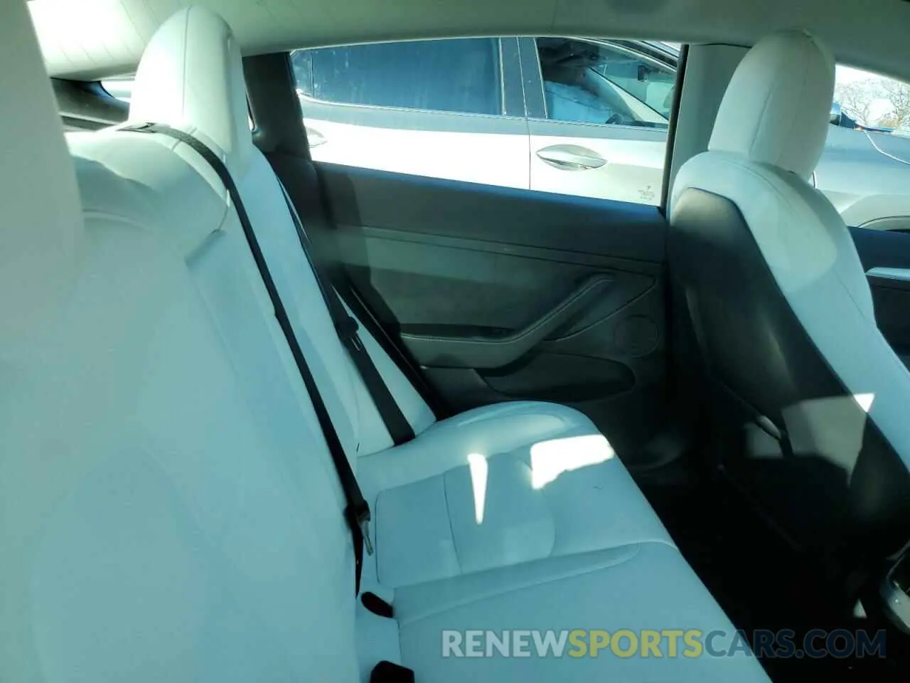 10 Photograph of a damaged car 5YJ3E1EB5NF253340 TESLA MODEL 3 2022