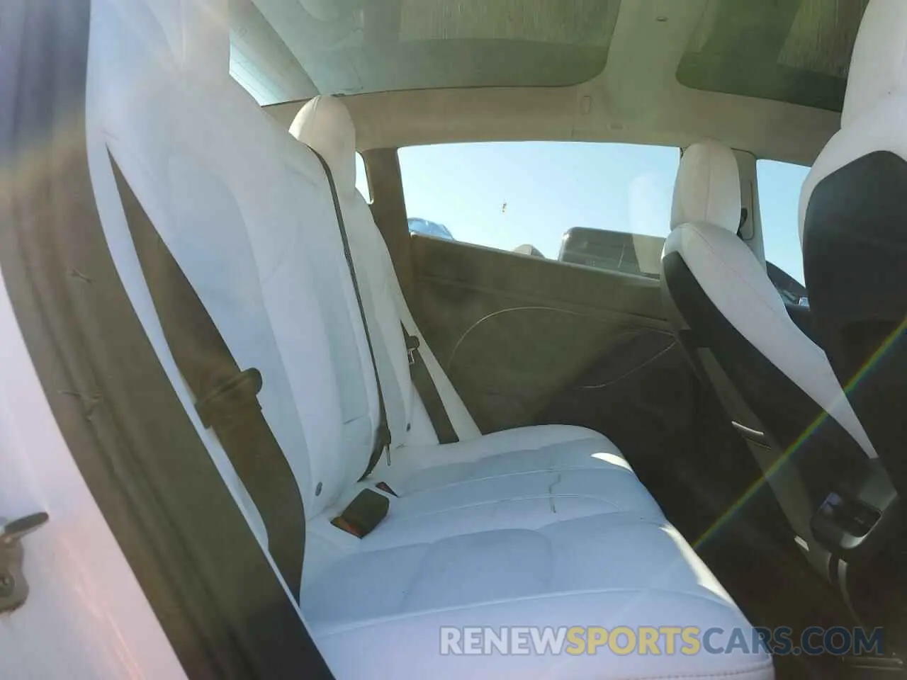 10 Photograph of a damaged car 5YJ3E1EB5NF270669 TESLA MODEL 3 2022