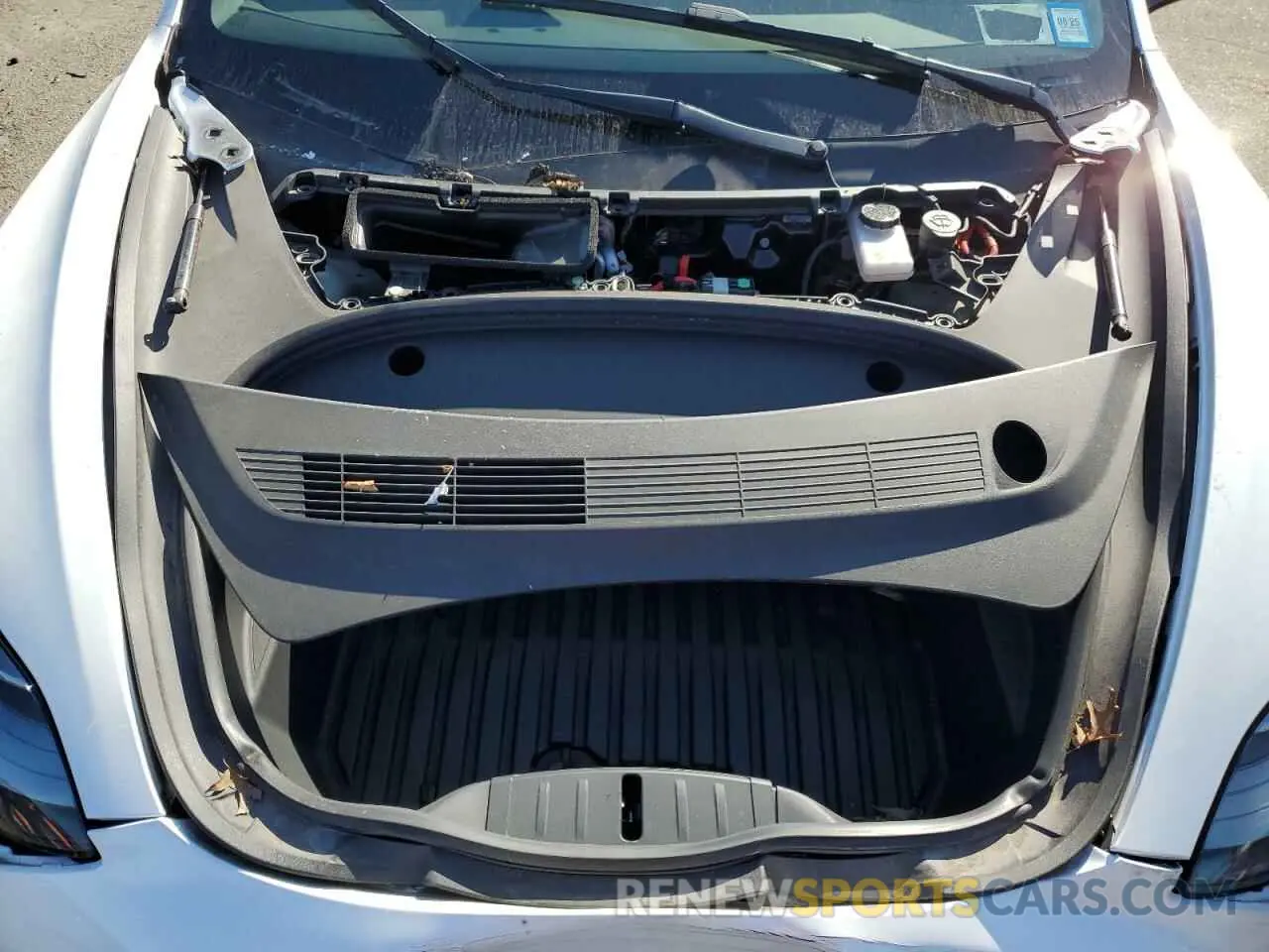 11 Photograph of a damaged car 5YJ3E1EB5NF270669 TESLA MODEL 3 2022