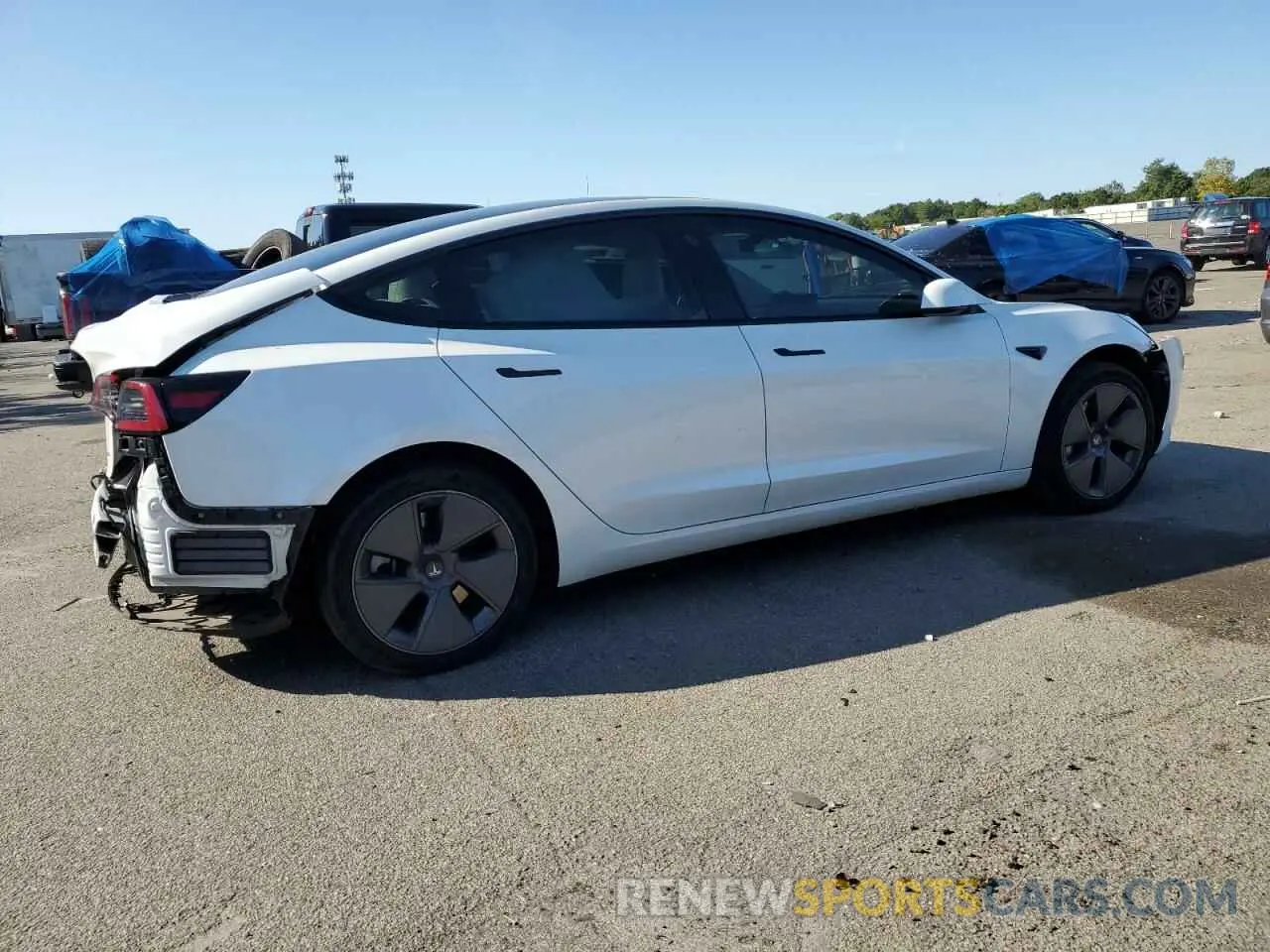 3 Photograph of a damaged car 5YJ3E1EB5NF270669 TESLA MODEL 3 2022