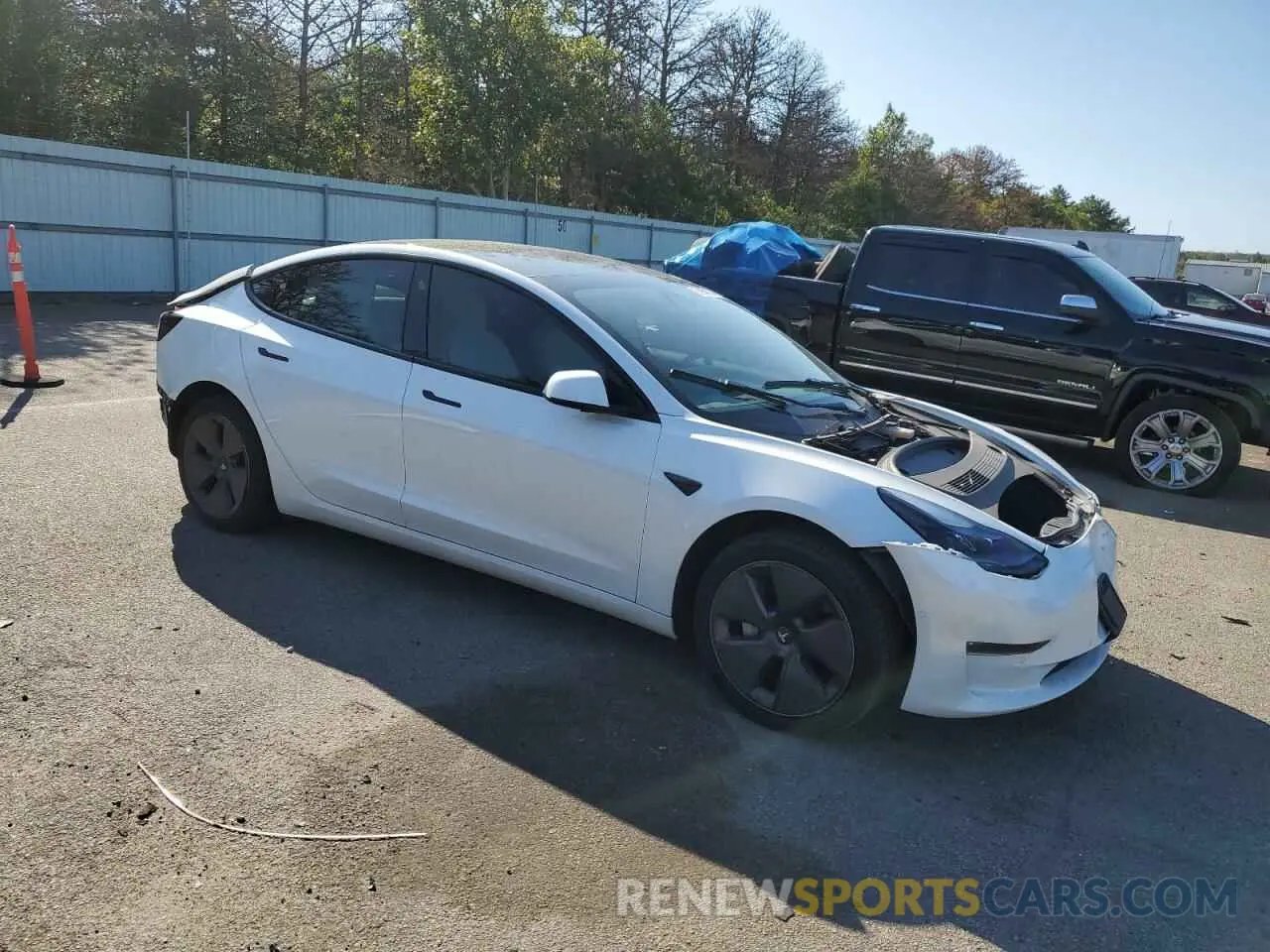 4 Photograph of a damaged car 5YJ3E1EB5NF270669 TESLA MODEL 3 2022