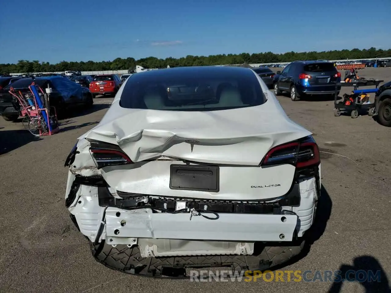 6 Photograph of a damaged car 5YJ3E1EB5NF270669 TESLA MODEL 3 2022