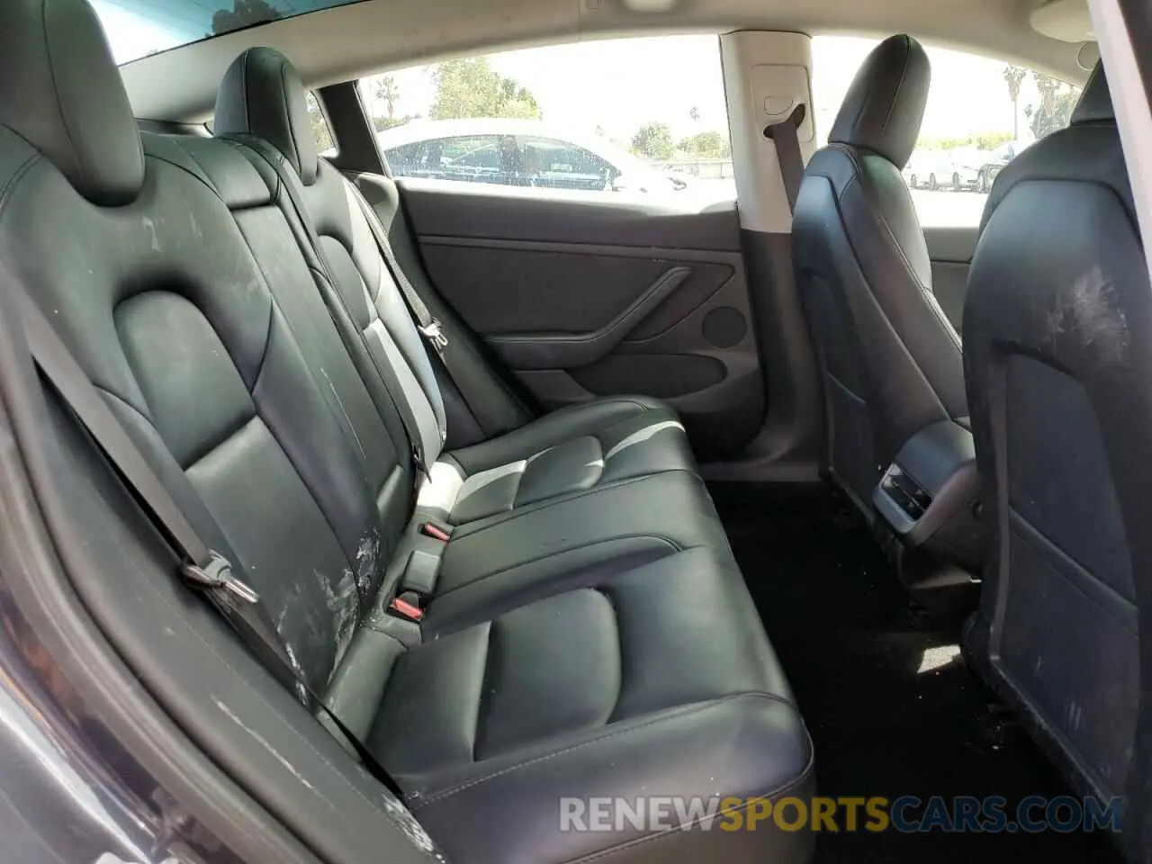 10 Photograph of a damaged car 5YJ3E1EB5NF271921 TESLA MODEL 3 2022