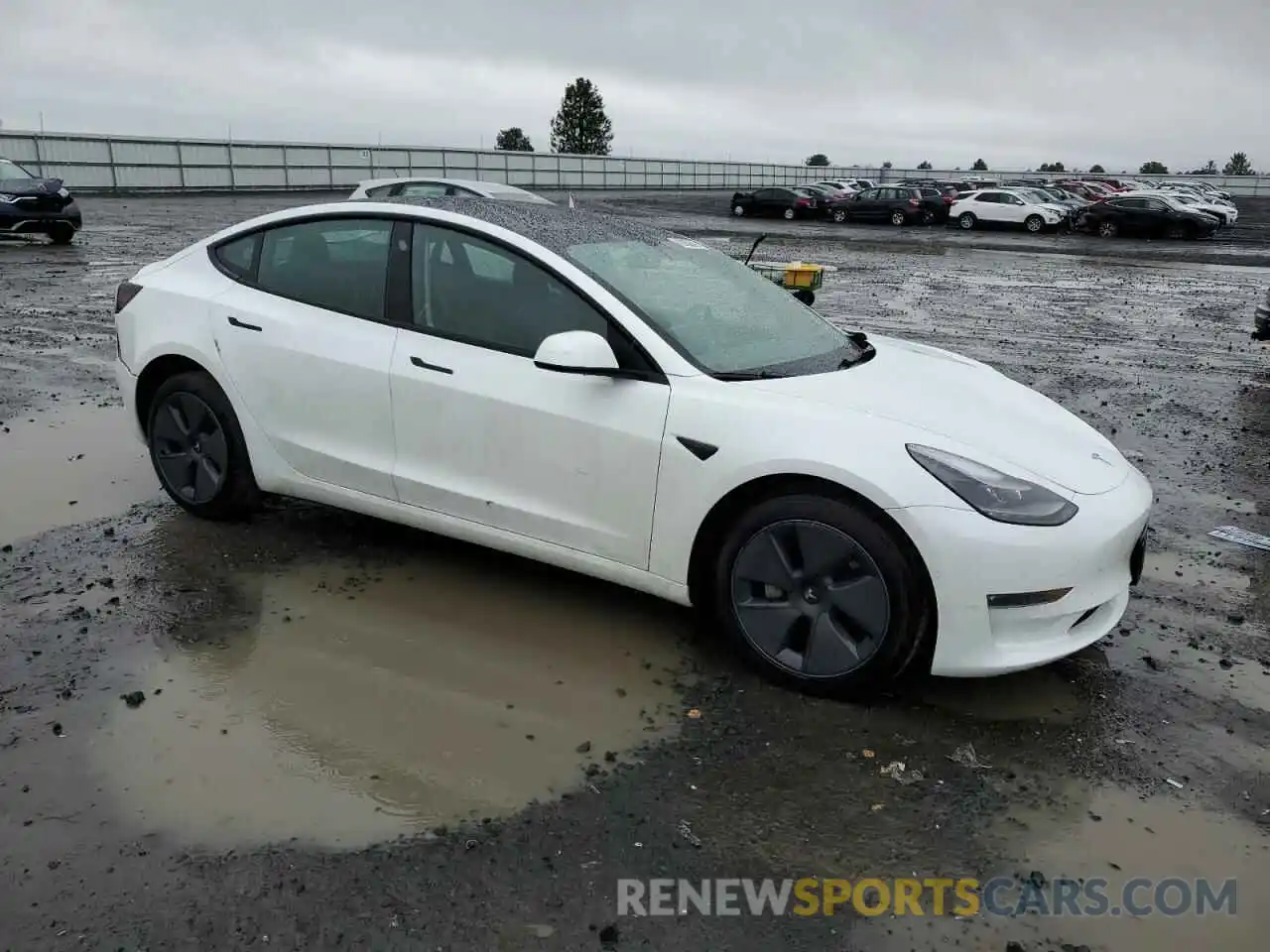 4 Photograph of a damaged car 5YJ3E1EB5NF316419 TESLA MODEL 3 2022