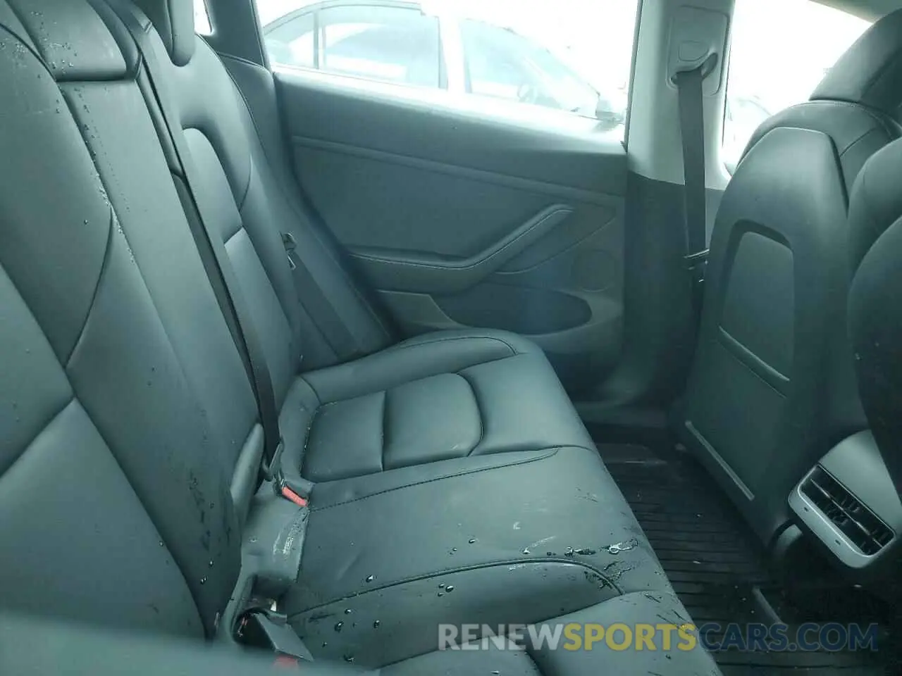 11 Photograph of a damaged car 5YJ3E1EB5NF334399 TESLA MODEL 3 2022