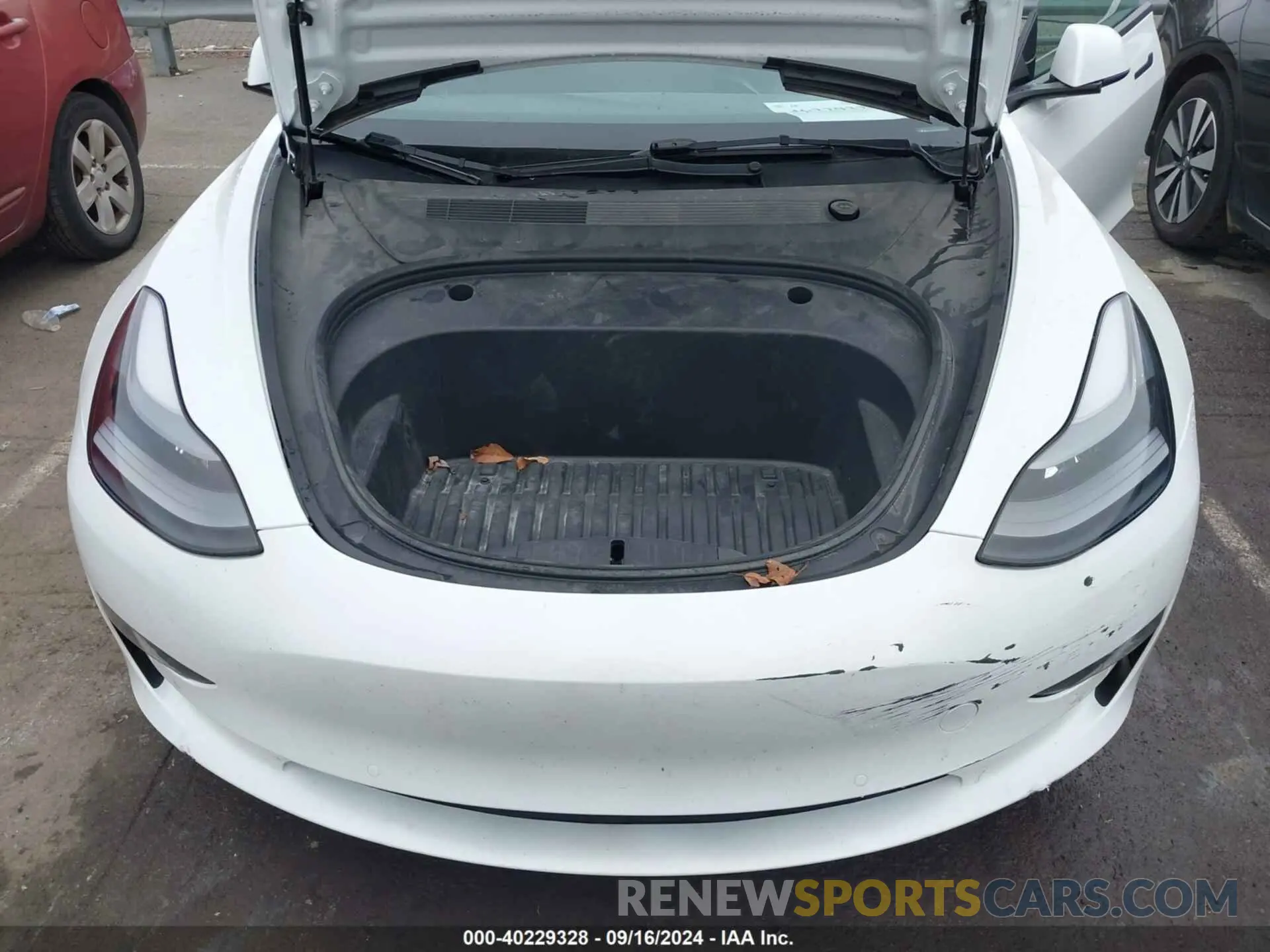 10 Photograph of a damaged car 5YJ3E1EB5NF339229 TESLA MODEL 3 2022