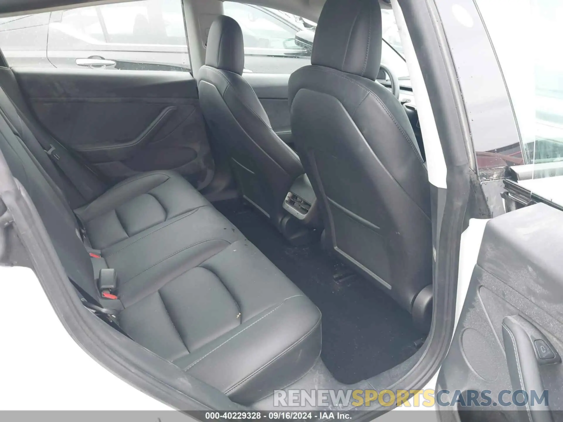 8 Photograph of a damaged car 5YJ3E1EB5NF339229 TESLA MODEL 3 2022