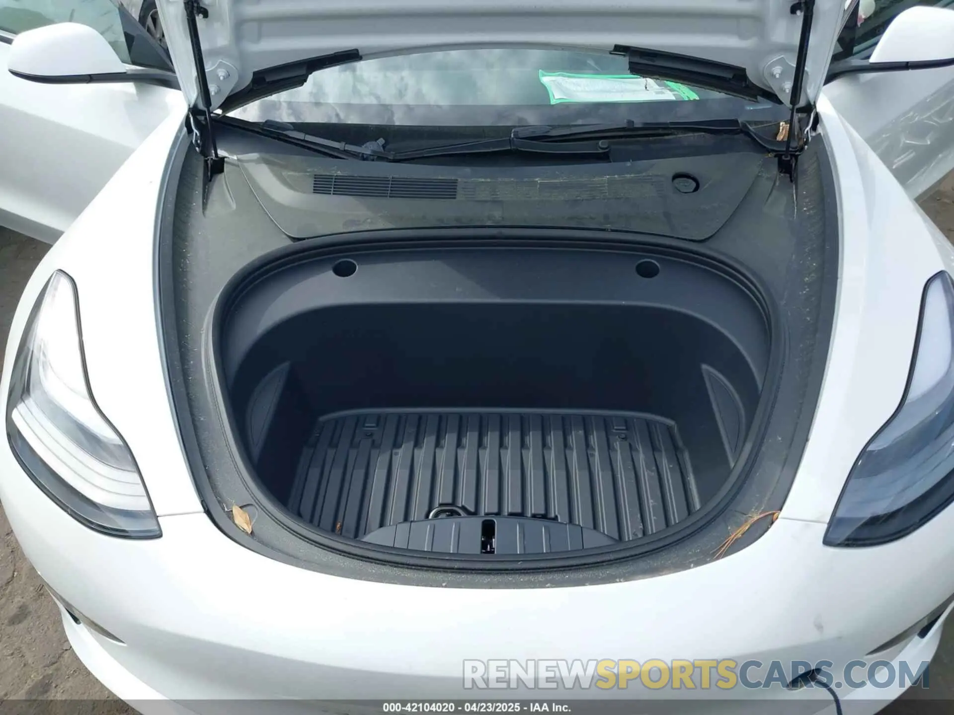 10 Photograph of a damaged car 5YJ3E1EB5NF349078 TESLA MODEL 3 2022