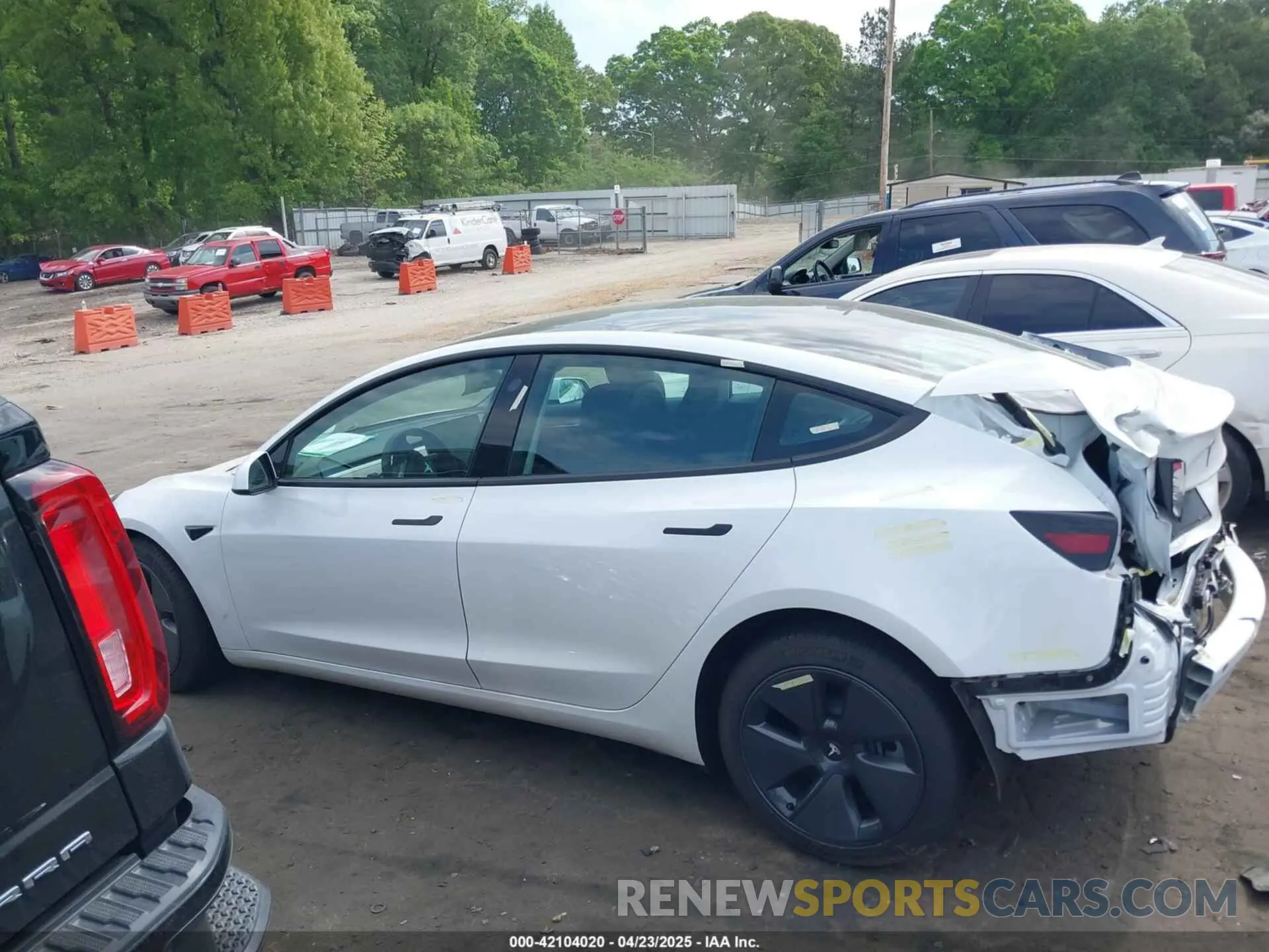13 Photograph of a damaged car 5YJ3E1EB5NF349078 TESLA MODEL 3 2022