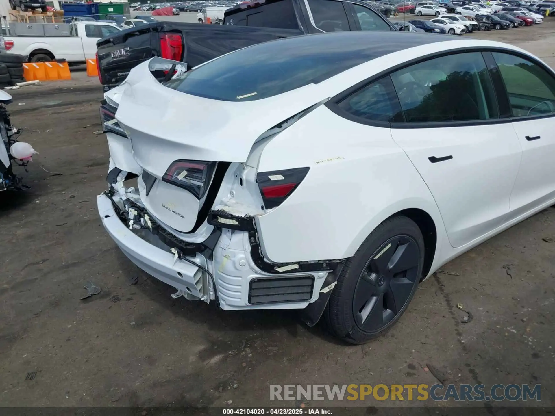 16 Photograph of a damaged car 5YJ3E1EB5NF349078 TESLA MODEL 3 2022