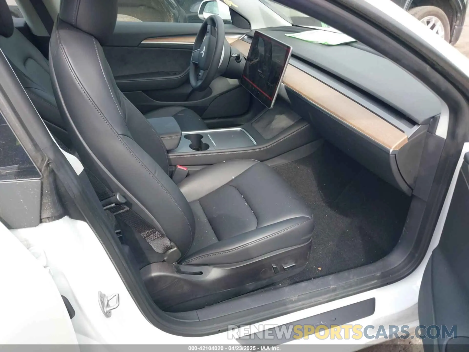 5 Photograph of a damaged car 5YJ3E1EB5NF349078 TESLA MODEL 3 2022