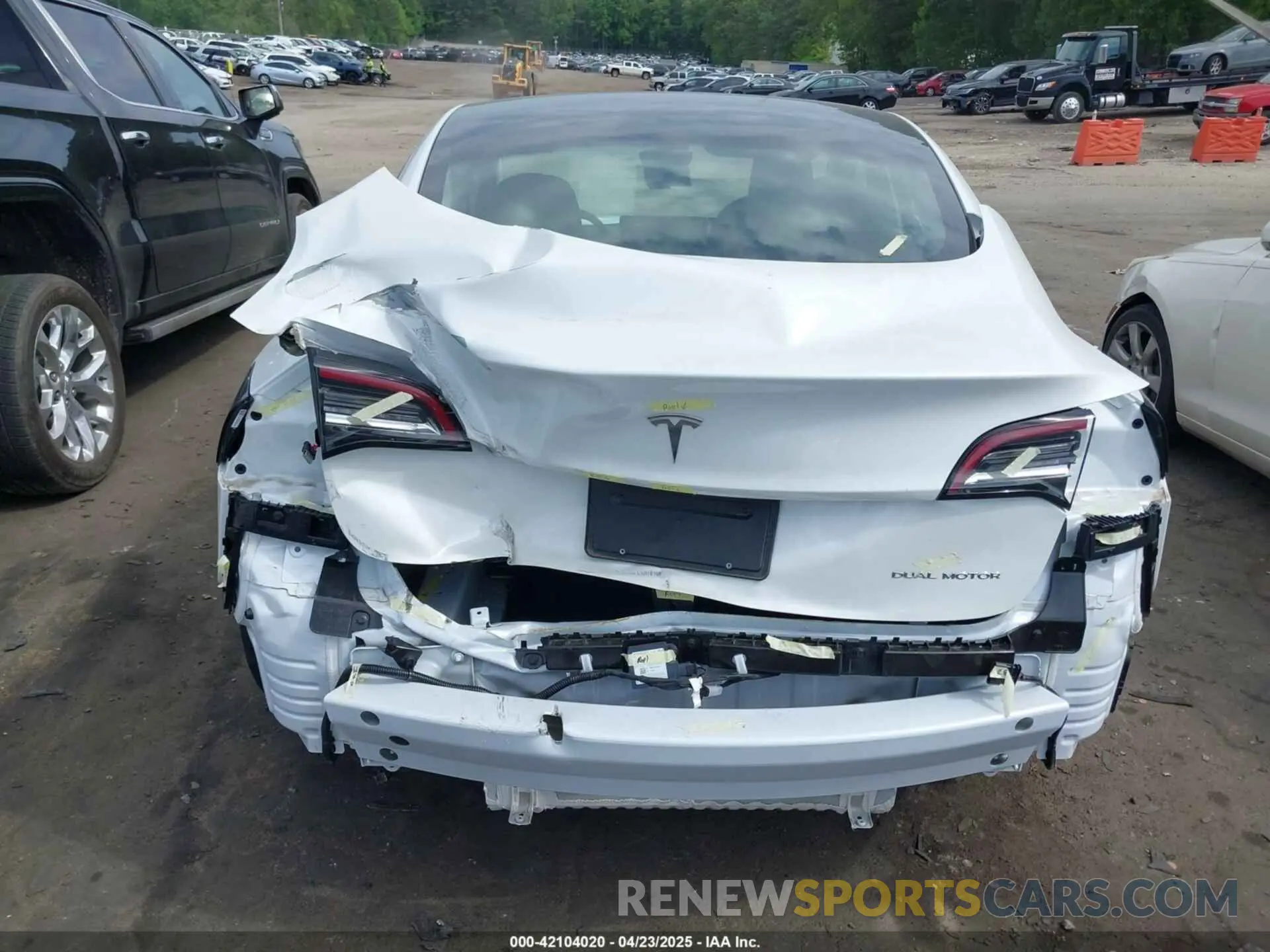 6 Photograph of a damaged car 5YJ3E1EB5NF349078 TESLA MODEL 3 2022