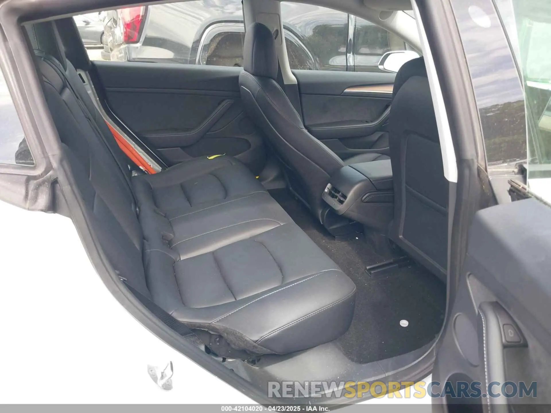 8 Photograph of a damaged car 5YJ3E1EB5NF349078 TESLA MODEL 3 2022