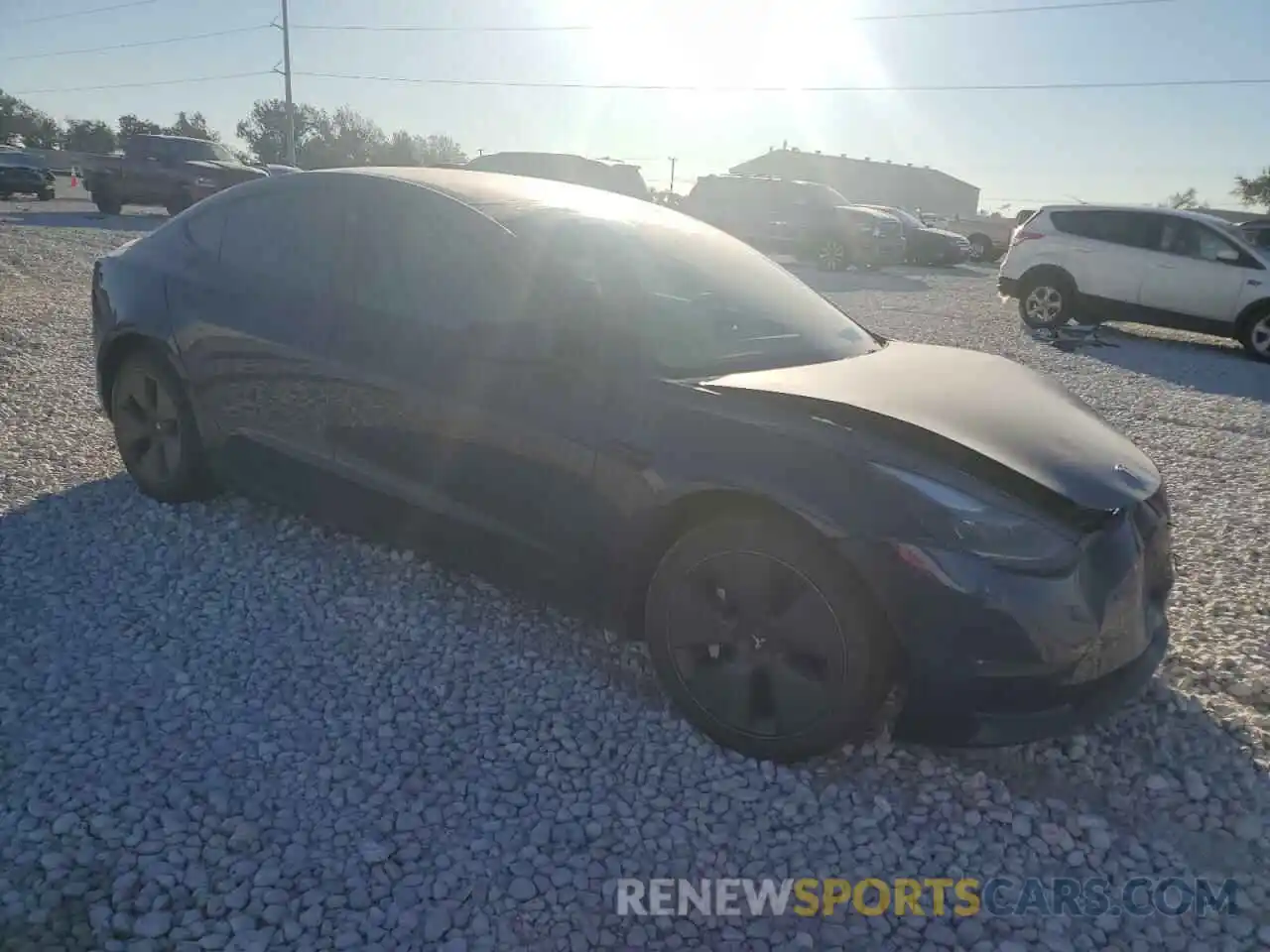 4 Photograph of a damaged car 5YJ3E1EB5NF353423 TESLA MODEL 3 2022