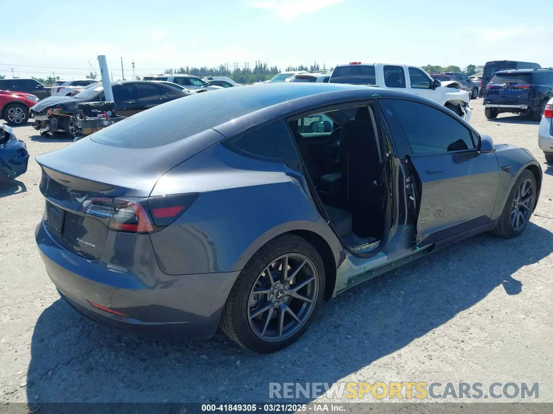 4 Photograph of a damaged car 5YJ3E1EB6NF105861 TESLA MODEL 3 2022