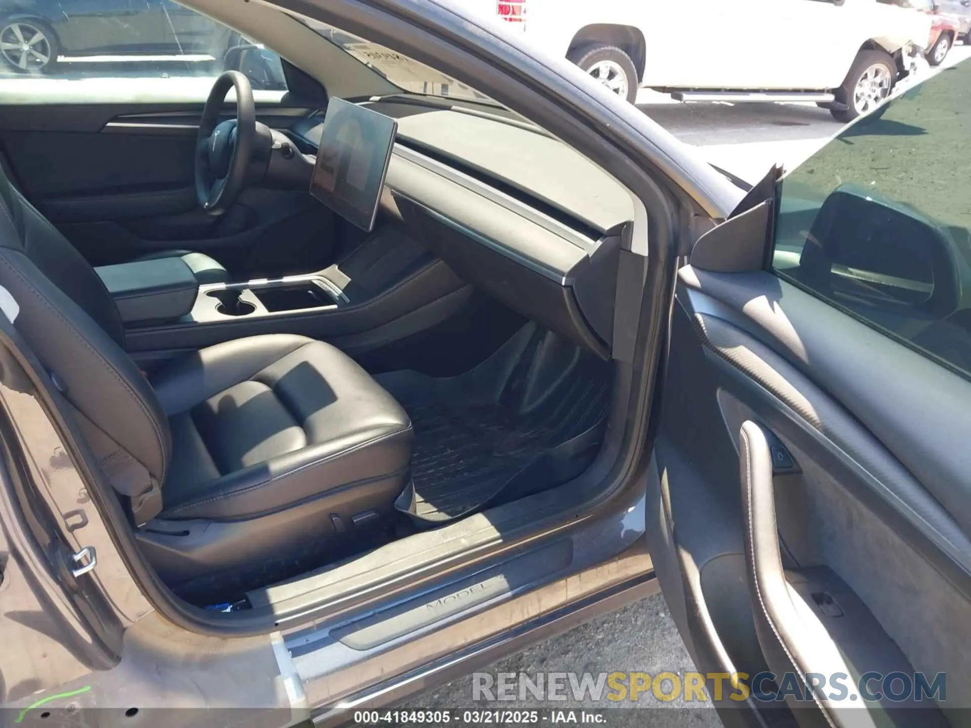 5 Photograph of a damaged car 5YJ3E1EB6NF105861 TESLA MODEL 3 2022
