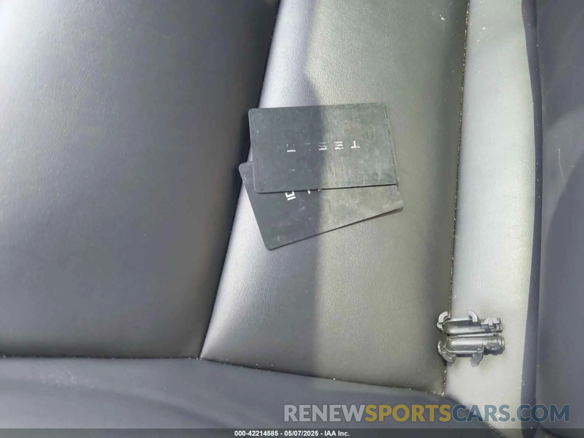 11 Photograph of a damaged car 5YJ3E1EB6NF106038 TESLA MODEL 3 2022