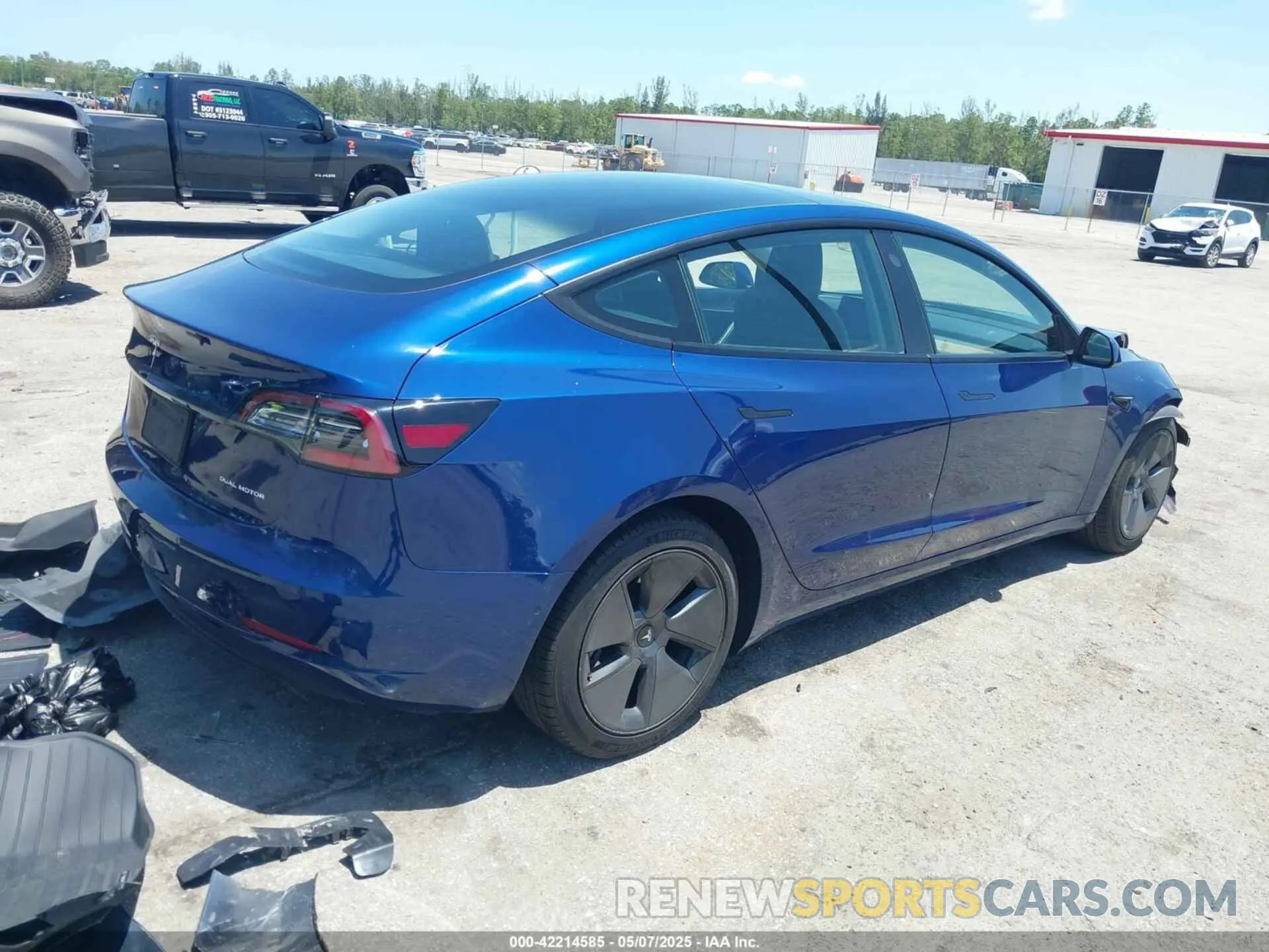 4 Photograph of a damaged car 5YJ3E1EB6NF106038 TESLA MODEL 3 2022