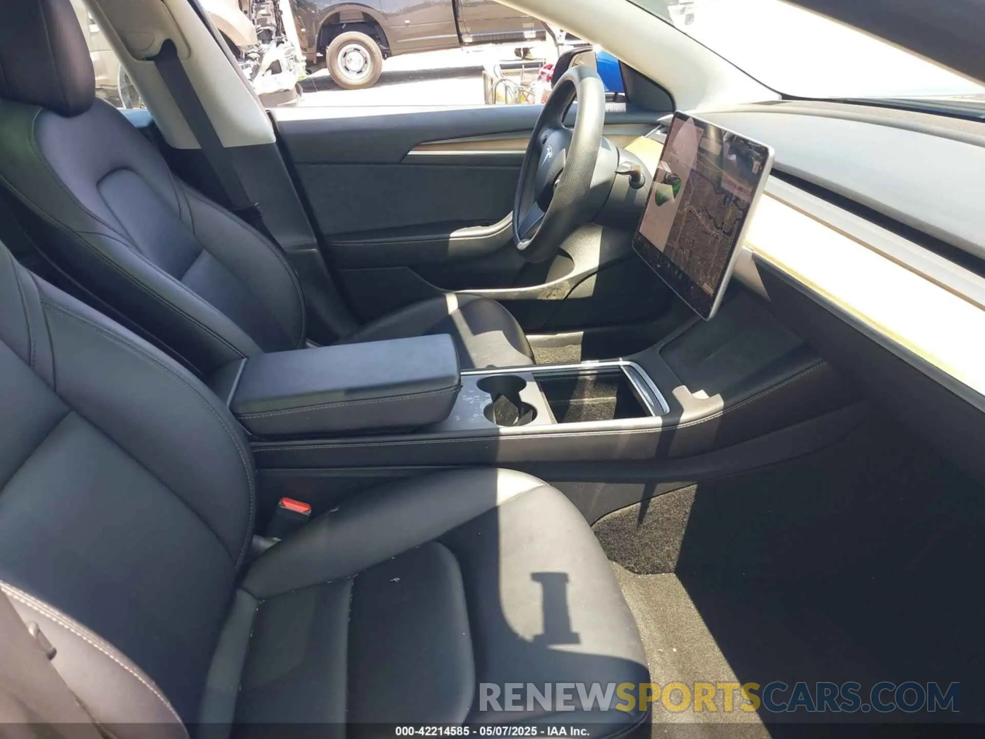 5 Photograph of a damaged car 5YJ3E1EB6NF106038 TESLA MODEL 3 2022