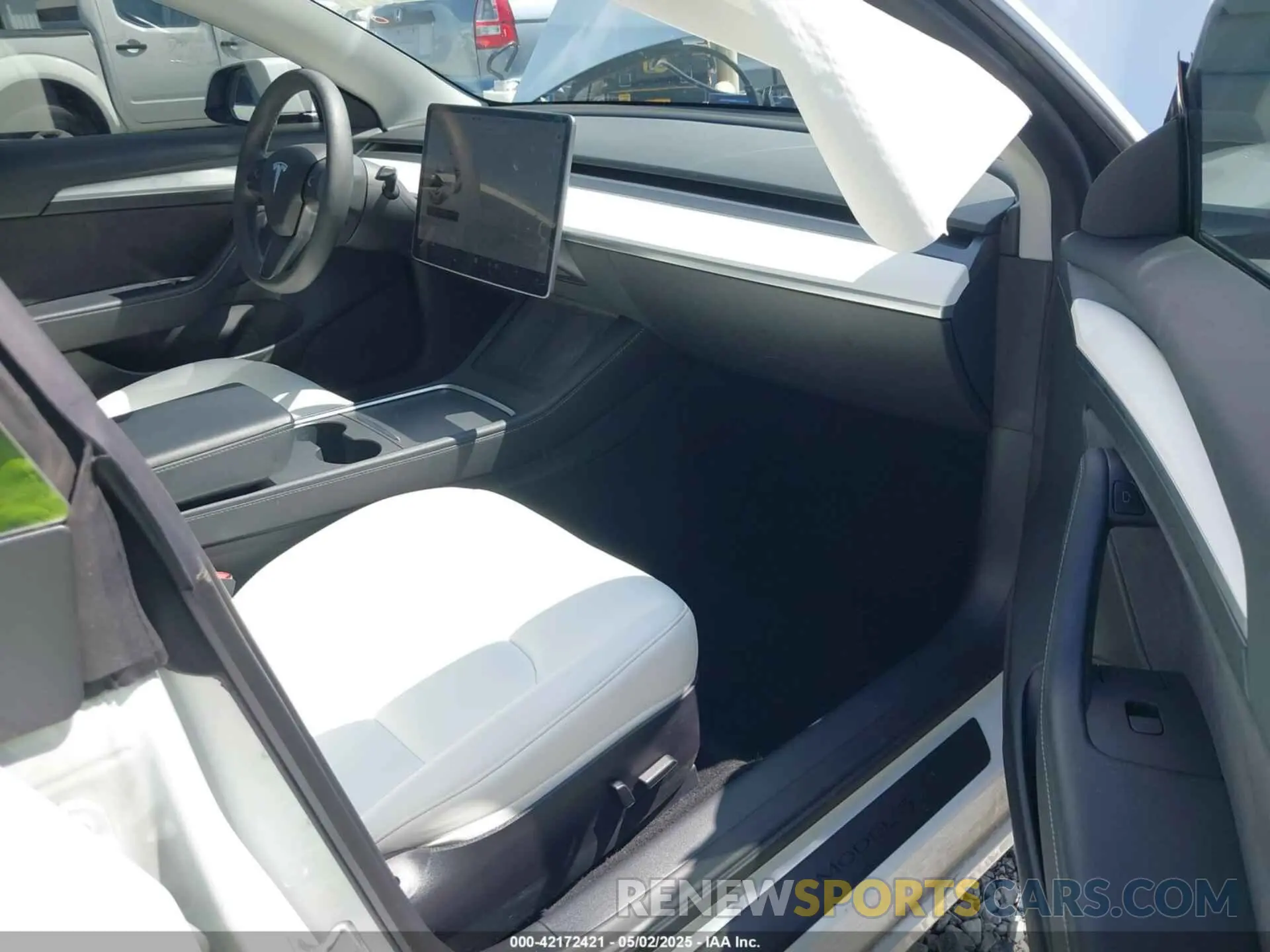 5 Photograph of a damaged car 5YJ3E1EB6NF110719 TESLA MODEL 3 2022