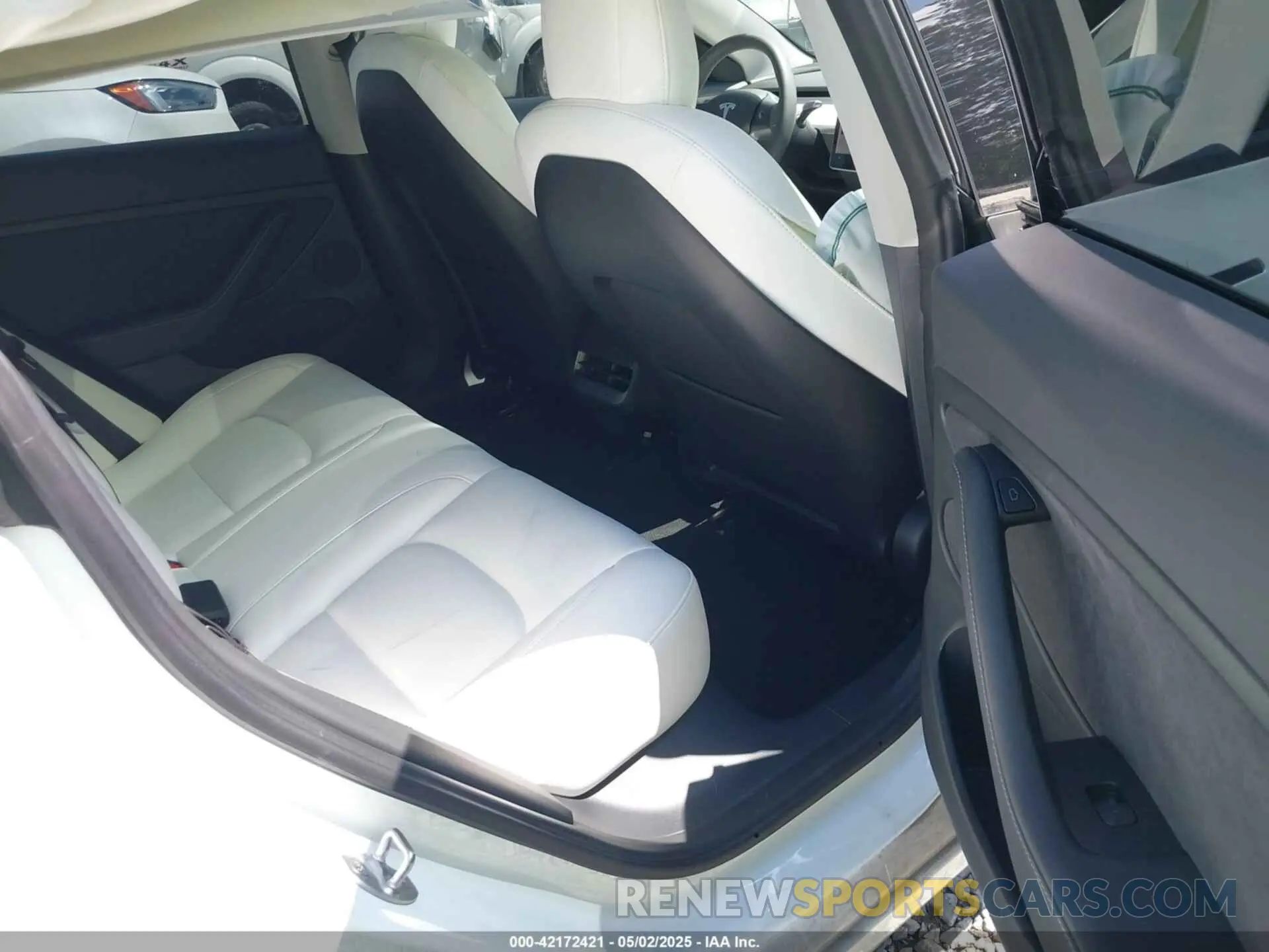 8 Photograph of a damaged car 5YJ3E1EB6NF110719 TESLA MODEL 3 2022