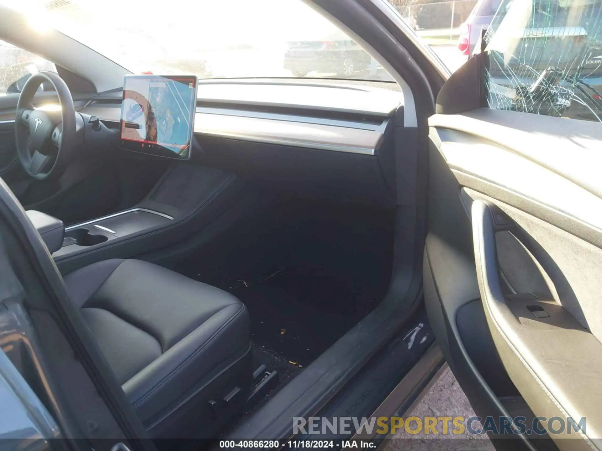 5 Photograph of a damaged car 5YJ3E1EB6NF117069 TESLA MODEL 3 2022