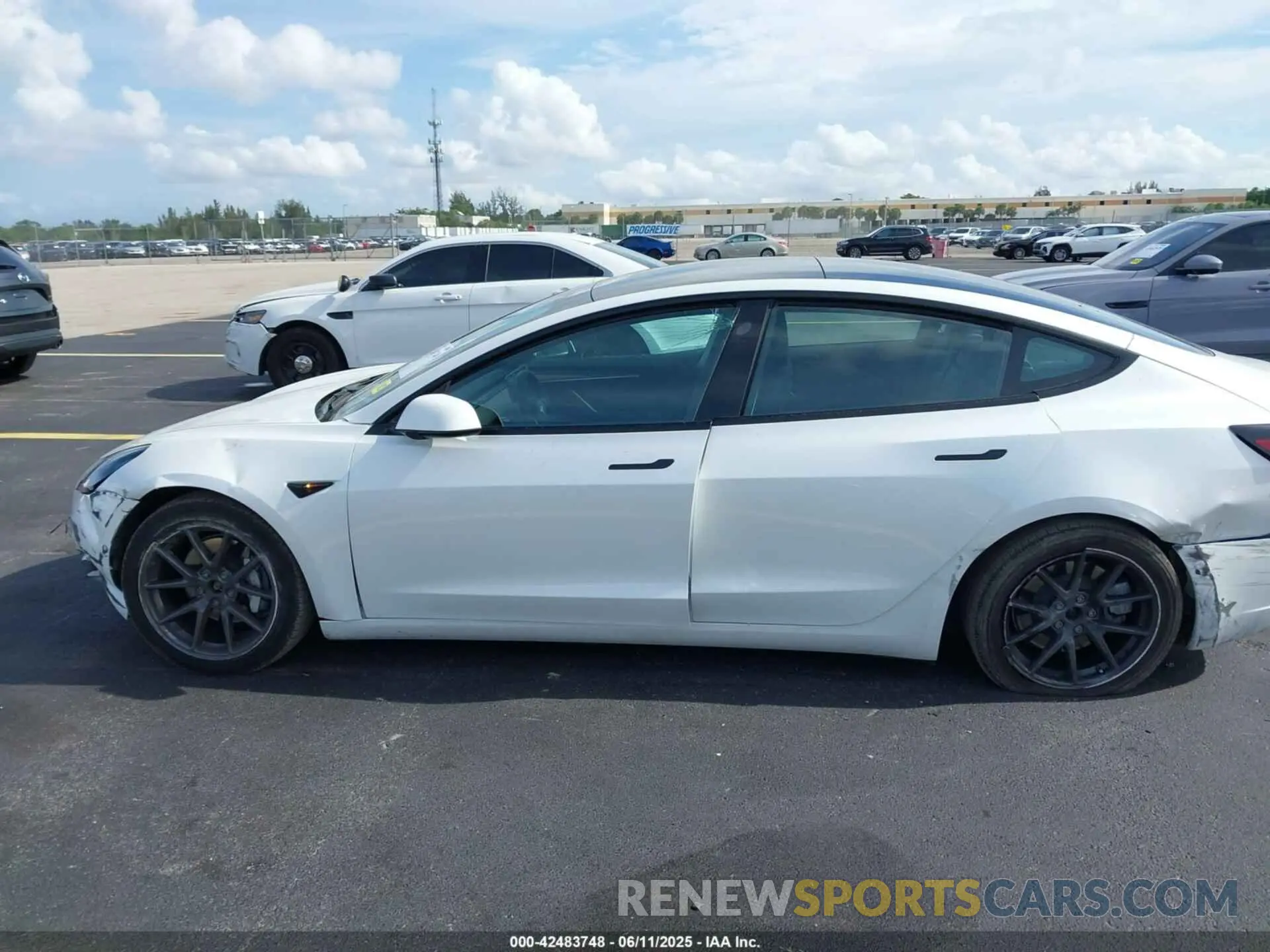 14 Photograph of a damaged car 5YJ3E1EB6NF168930 TESLA MODEL 3 2022