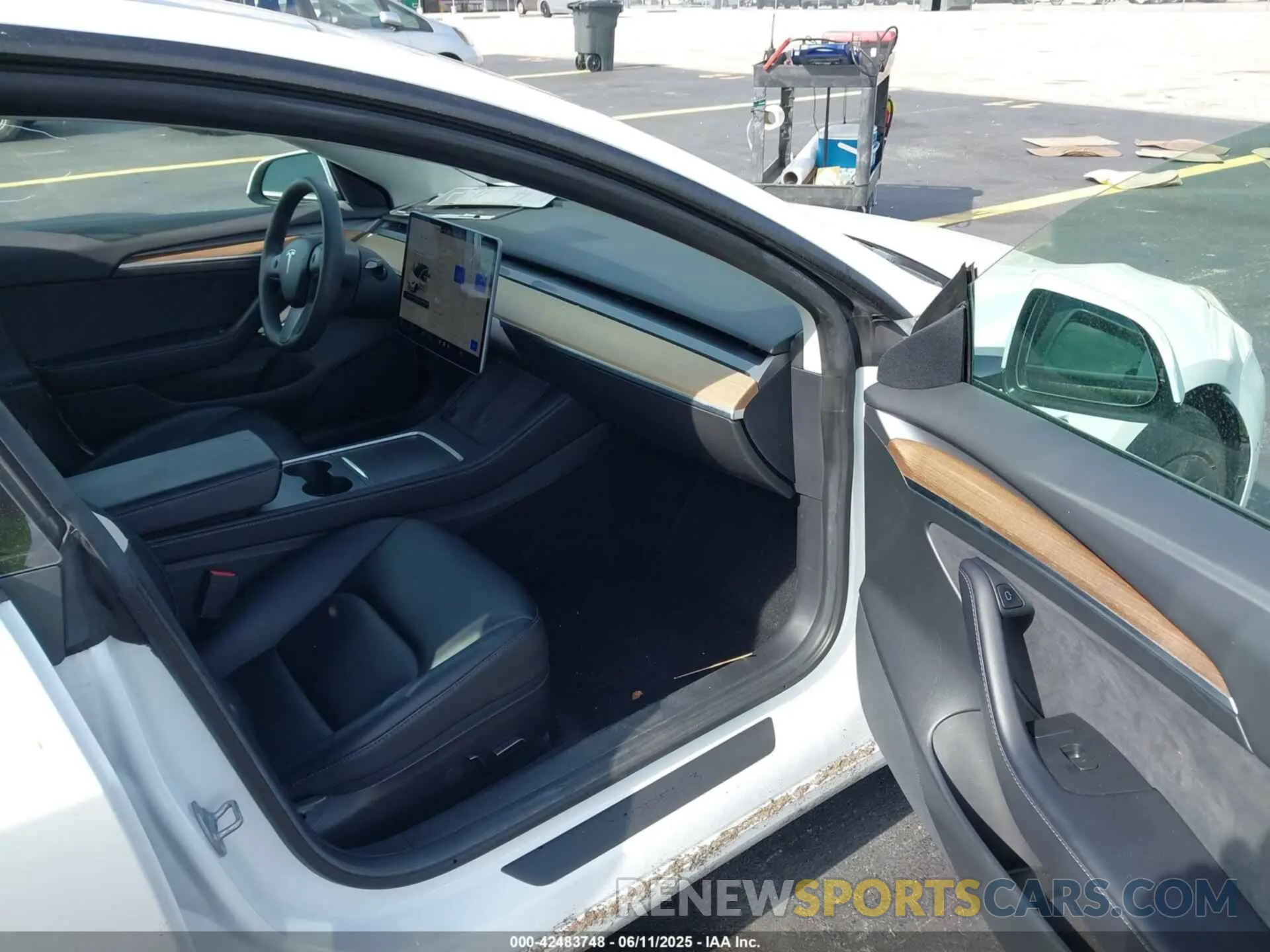 5 Photograph of a damaged car 5YJ3E1EB6NF168930 TESLA MODEL 3 2022