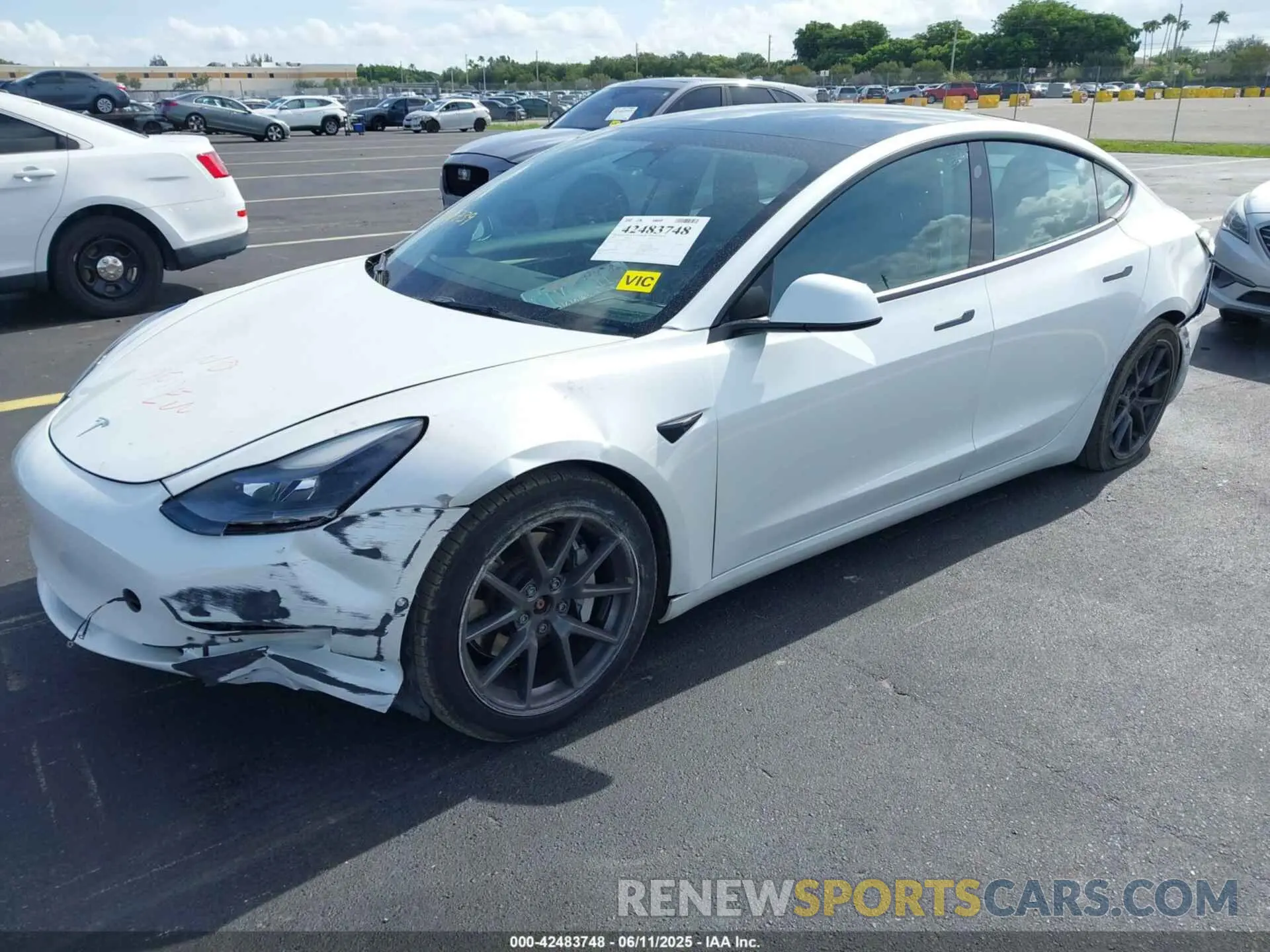 6 Photograph of a damaged car 5YJ3E1EB6NF168930 TESLA MODEL 3 2022
