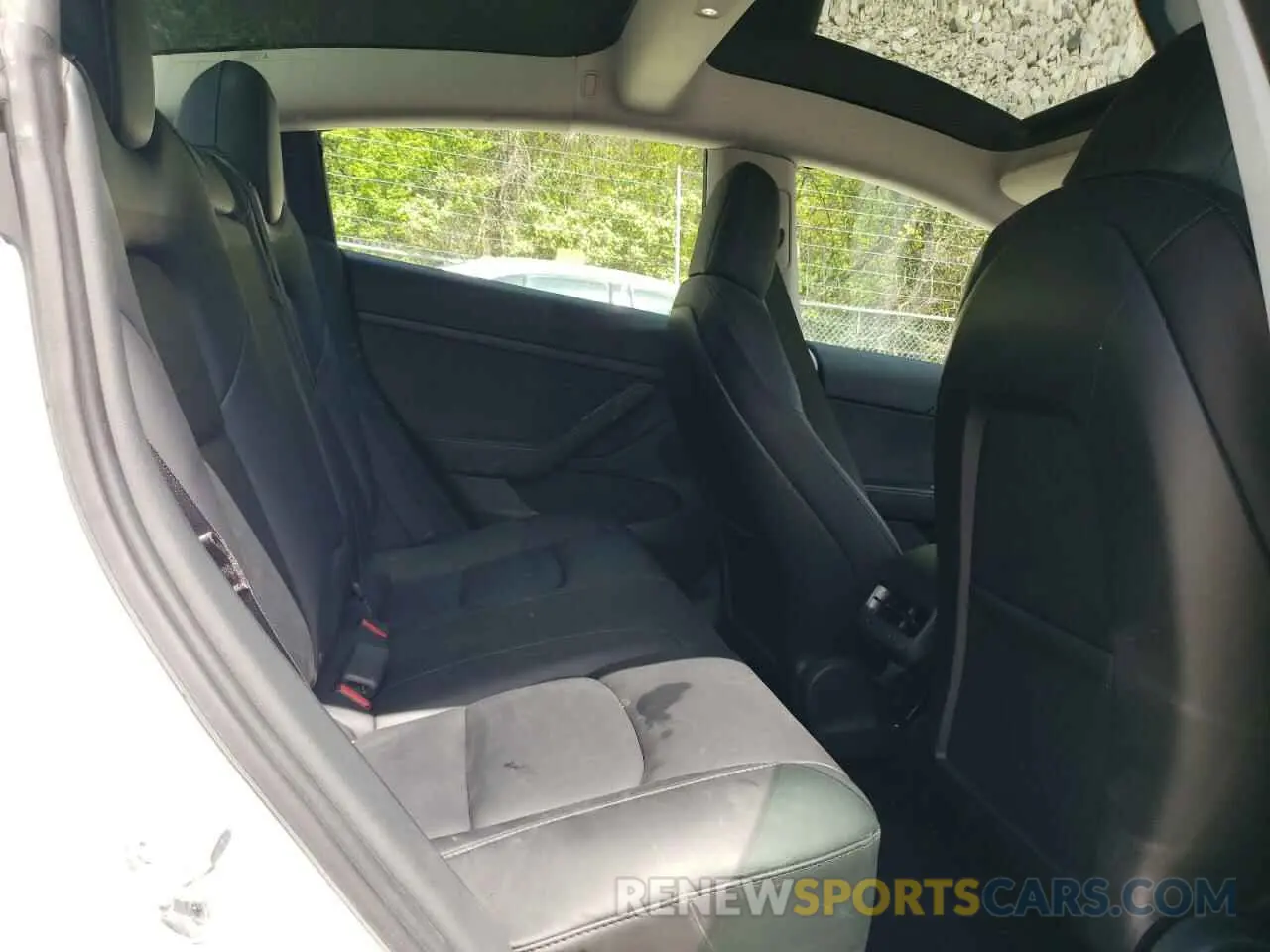 10 Photograph of a damaged car 5YJ3E1EB6NF184352 TESLA MODEL 3 2022