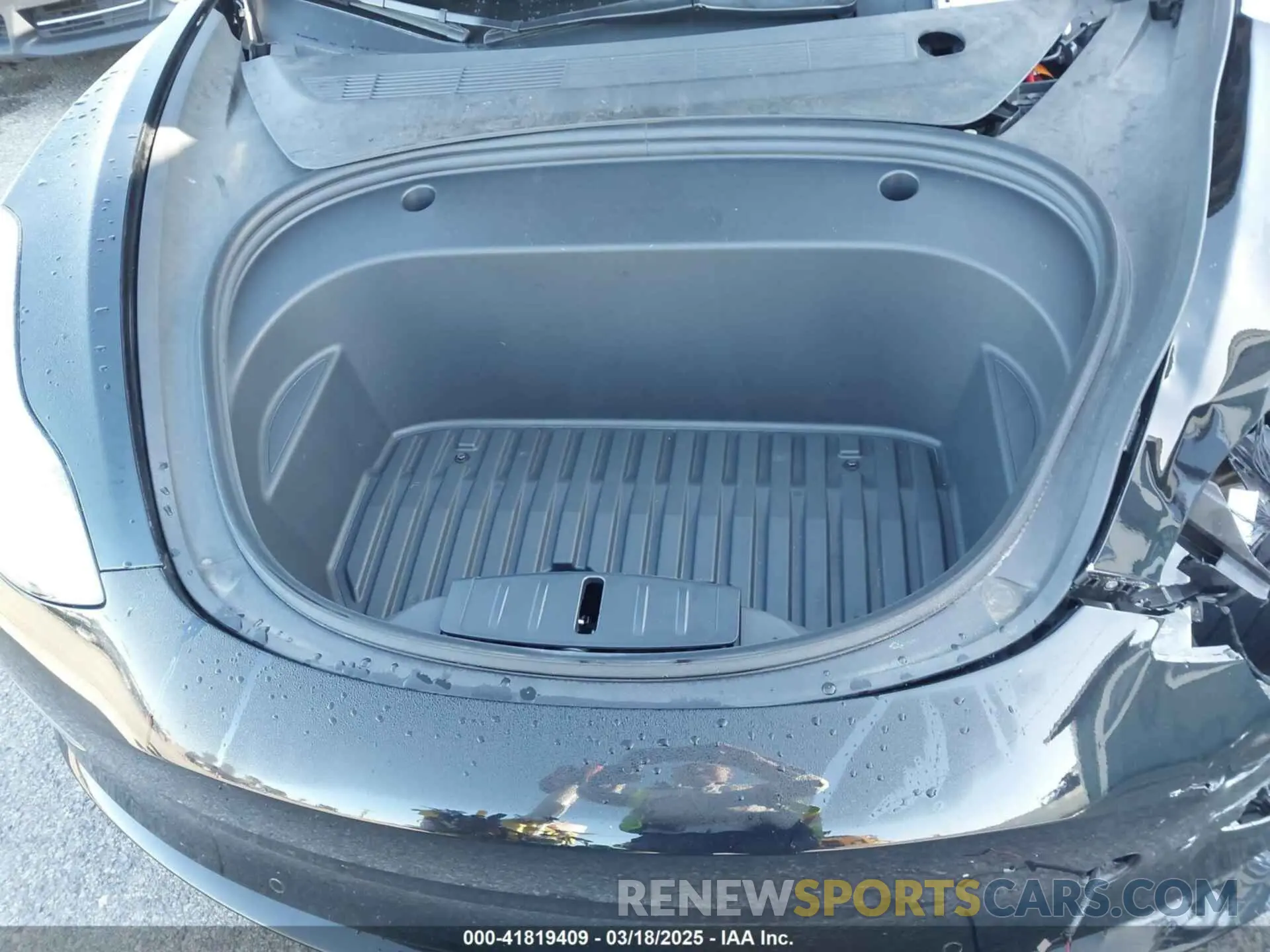 10 Photograph of a damaged car 5YJ3E1EB6NF233131 TESLA MODEL 3 2022