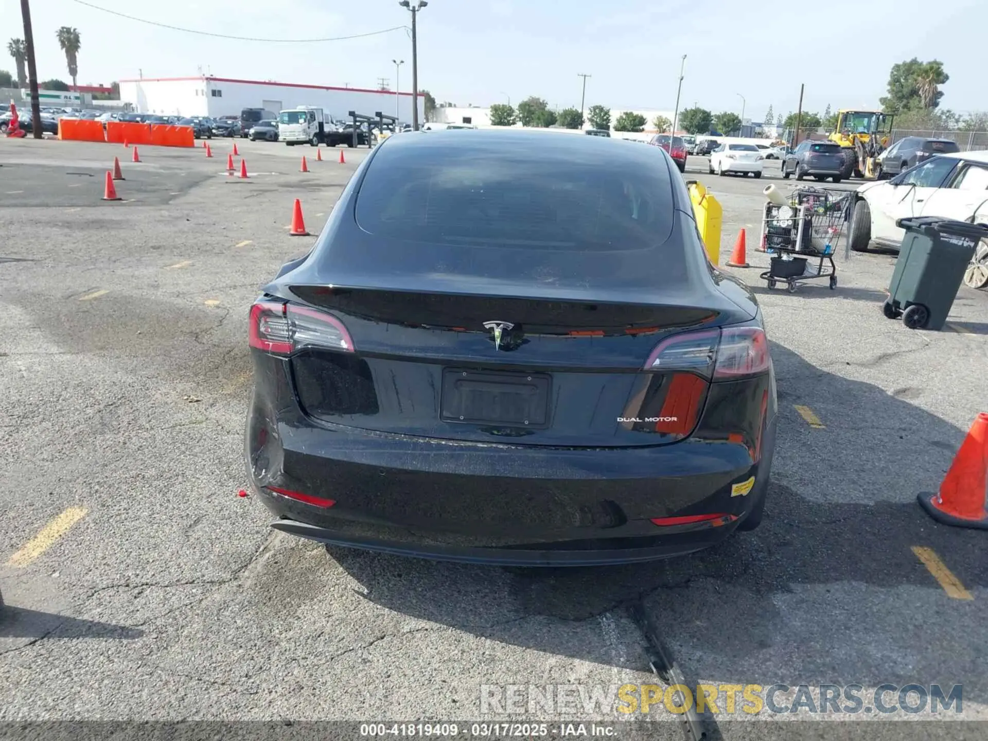 15 Photograph of a damaged car 5YJ3E1EB6NF233131 TESLA MODEL 3 2022