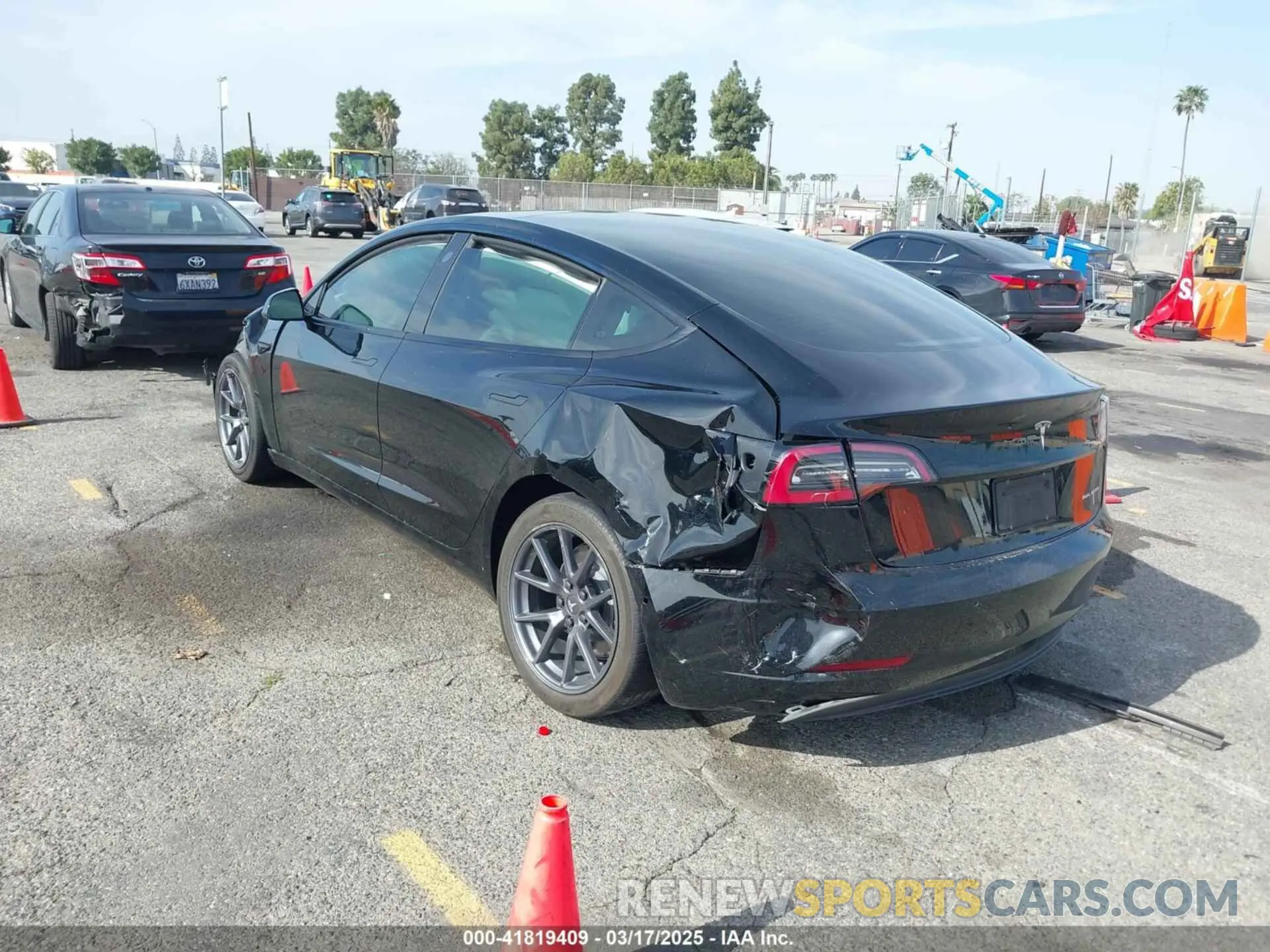 3 Photograph of a damaged car 5YJ3E1EB6NF233131 TESLA MODEL 3 2022