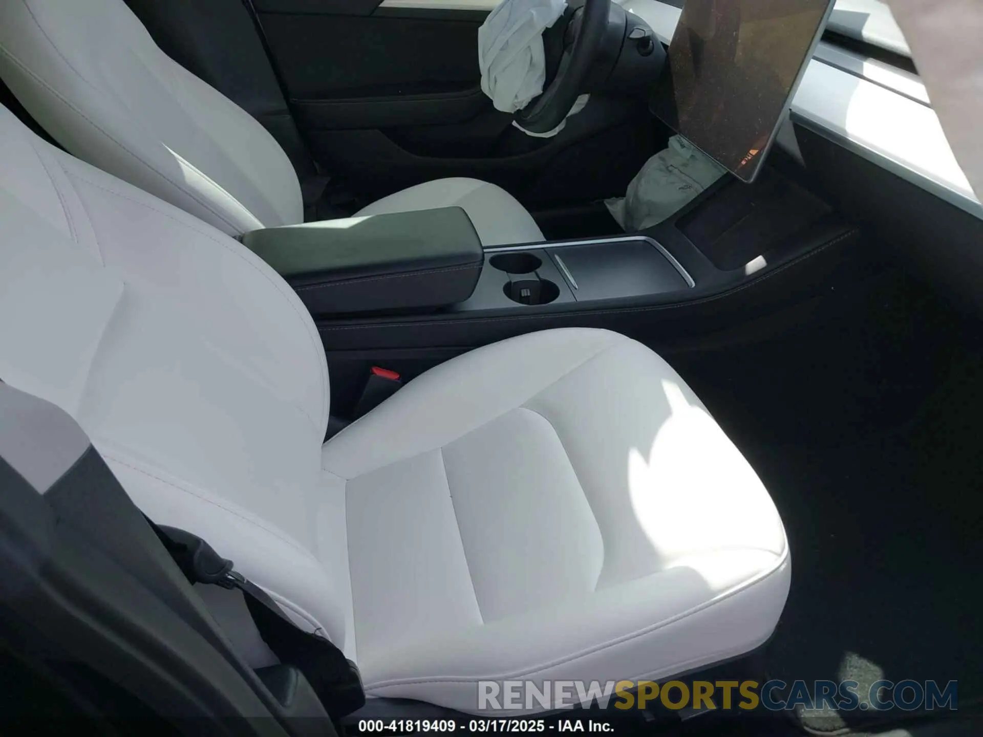 5 Photograph of a damaged car 5YJ3E1EB6NF233131 TESLA MODEL 3 2022