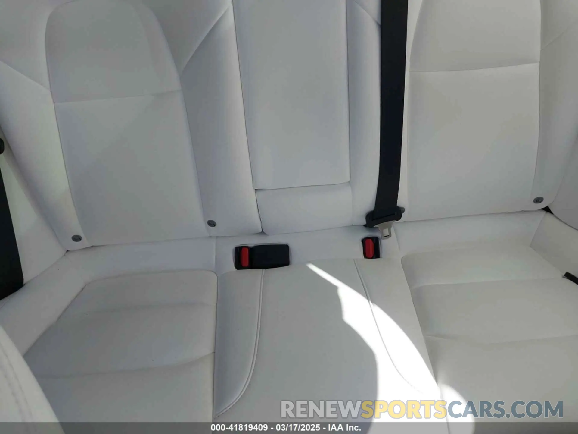 8 Photograph of a damaged car 5YJ3E1EB6NF233131 TESLA MODEL 3 2022