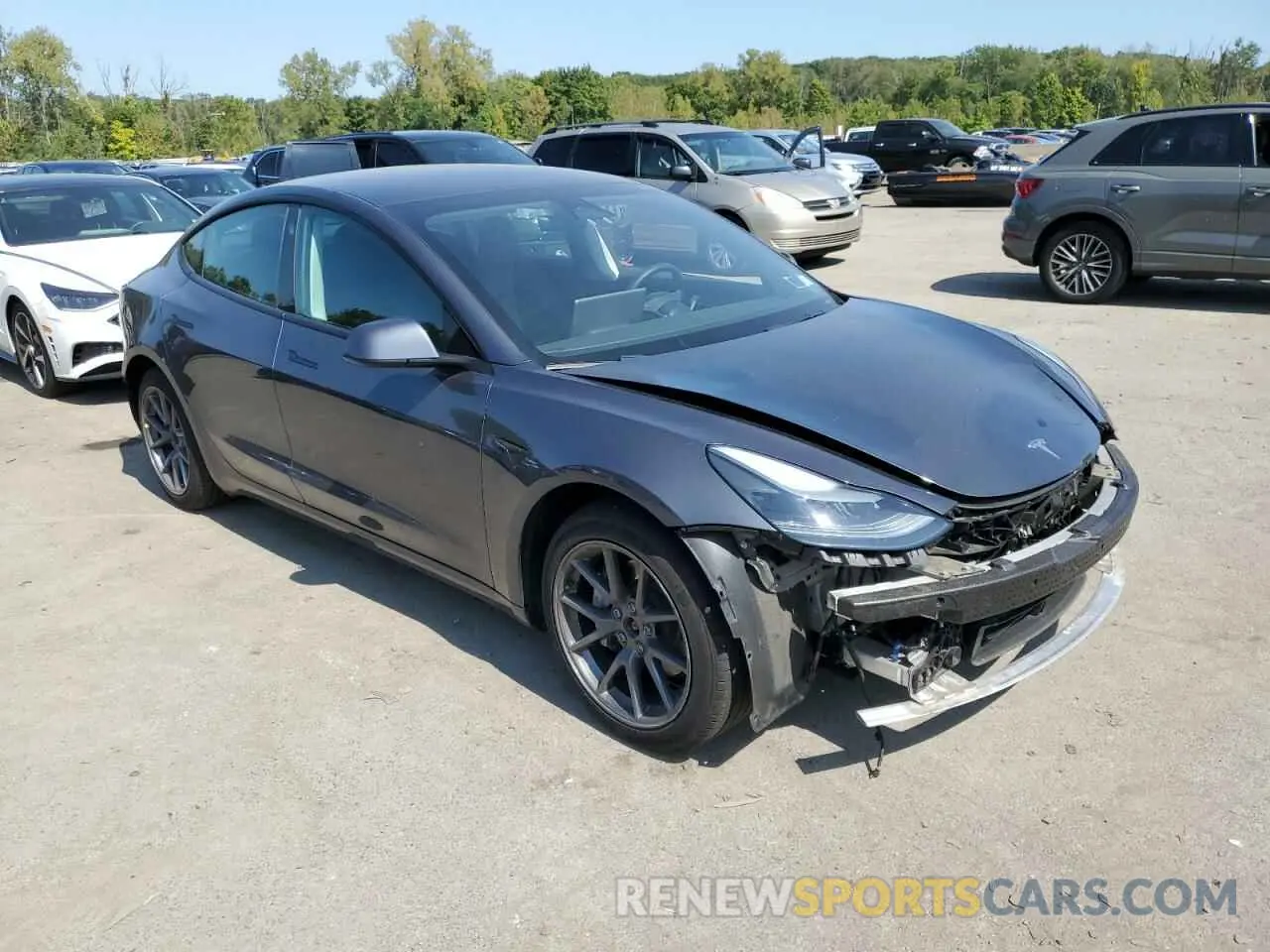 4 Photograph of a damaged car 5YJ3E1EB6NF250480 TESLA MODEL 3 2022