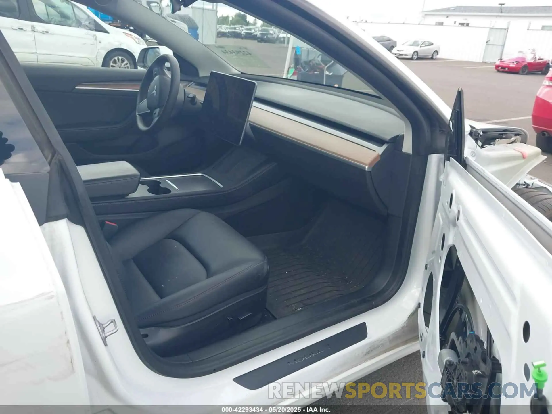 5 Photograph of a damaged car 5YJ3E1EB6NF250964 TESLA MODEL 3 2022