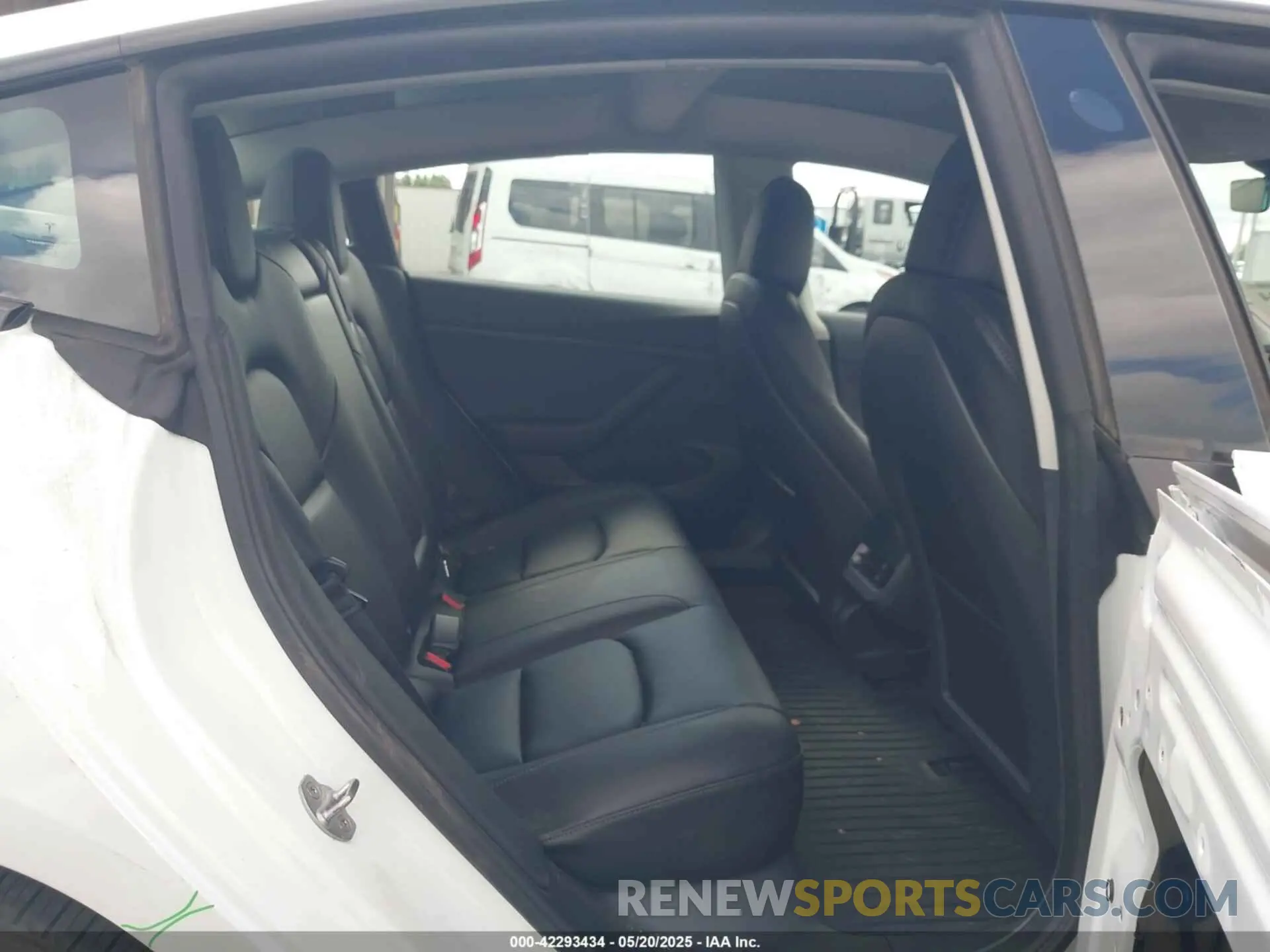8 Photograph of a damaged car 5YJ3E1EB6NF250964 TESLA MODEL 3 2022