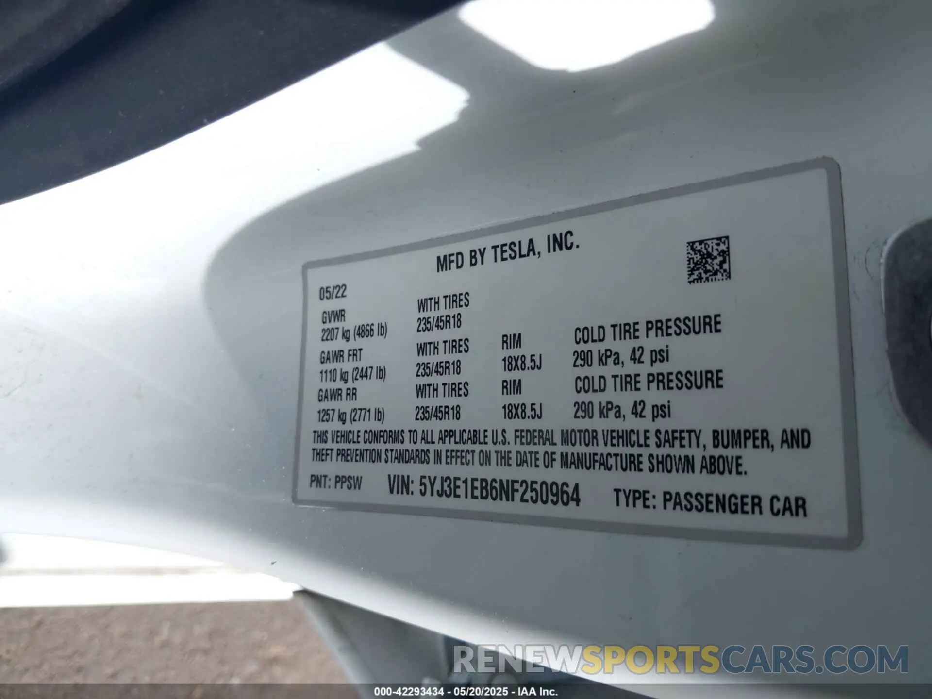 9 Photograph of a damaged car 5YJ3E1EB6NF250964 TESLA MODEL 3 2022