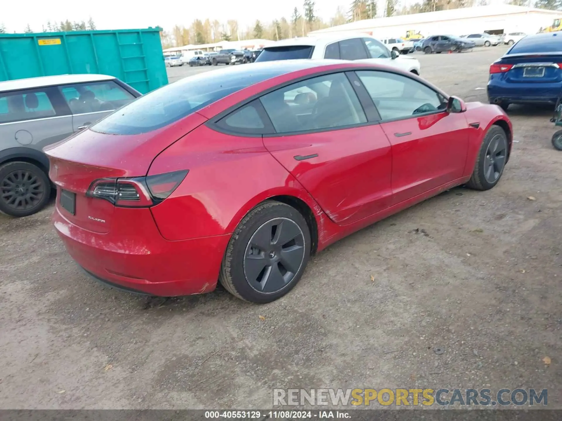 4 Photograph of a damaged car 5YJ3E1EB6NF252133 TESLA MODEL 3 2022