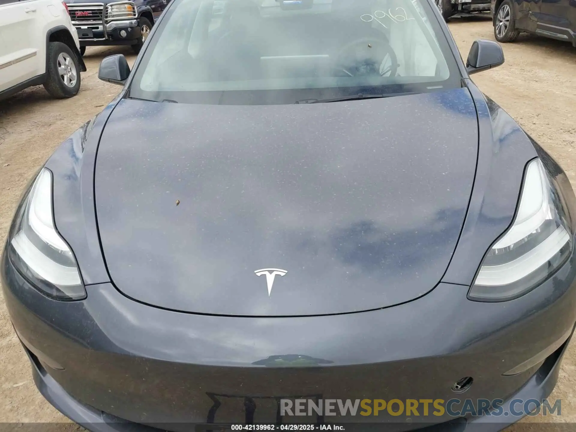 10 Photograph of a damaged car 5YJ3E1EB6NF260118 TESLA MODEL 3 2022