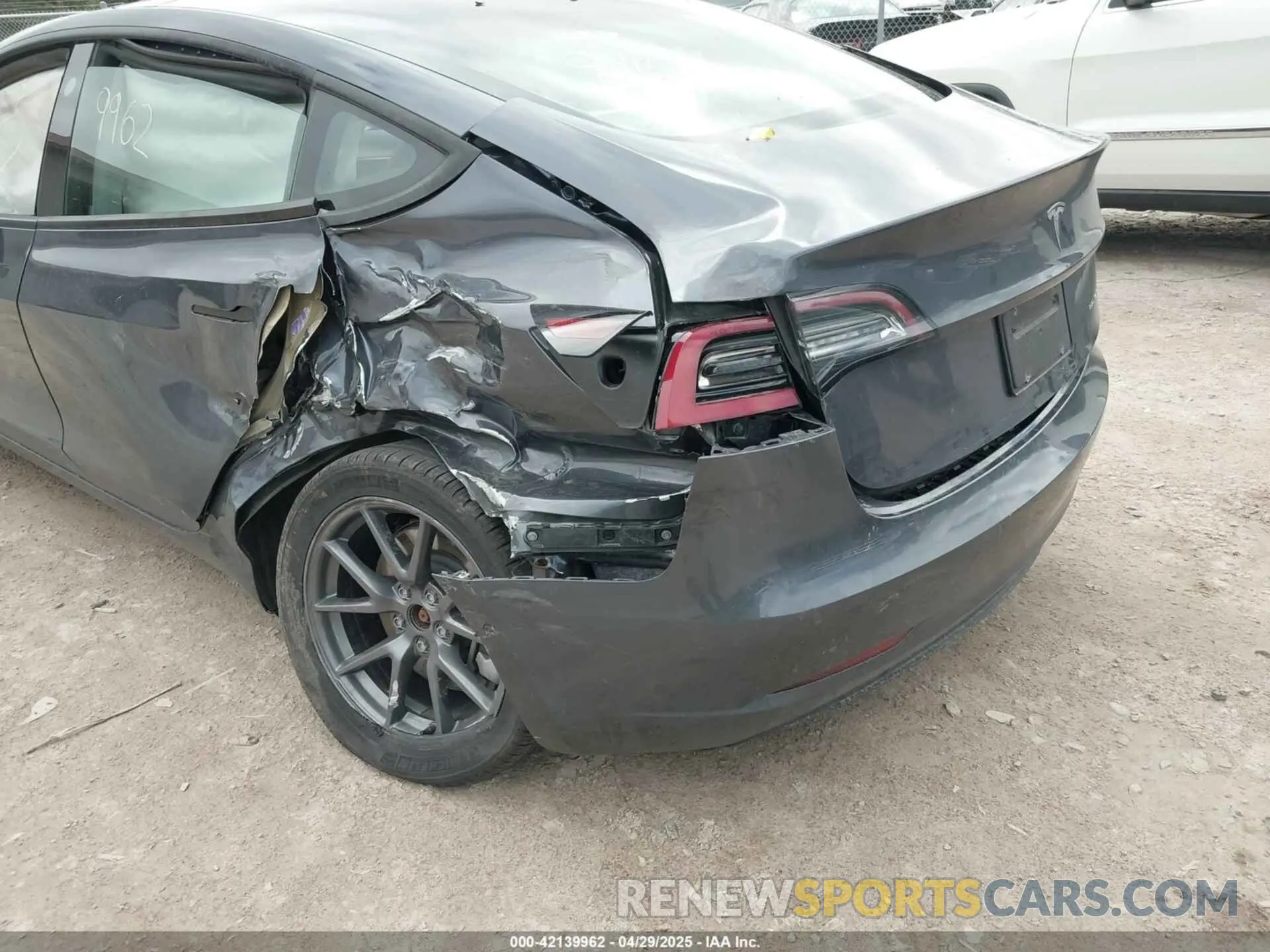 20 Photograph of a damaged car 5YJ3E1EB6NF260118 TESLA MODEL 3 2022