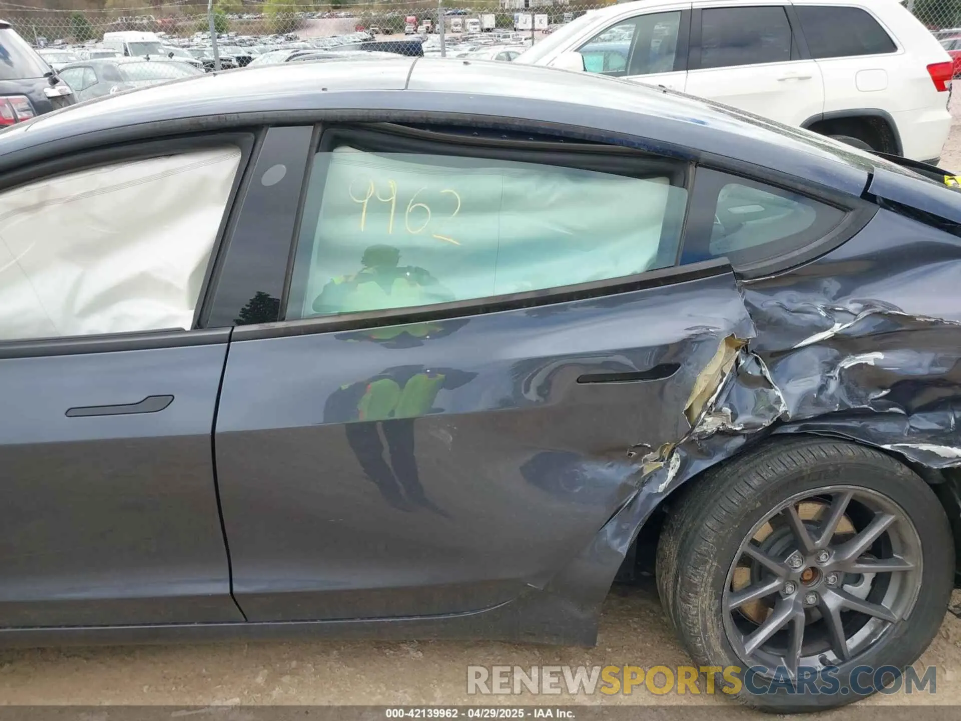 6 Photograph of a damaged car 5YJ3E1EB6NF260118 TESLA MODEL 3 2022