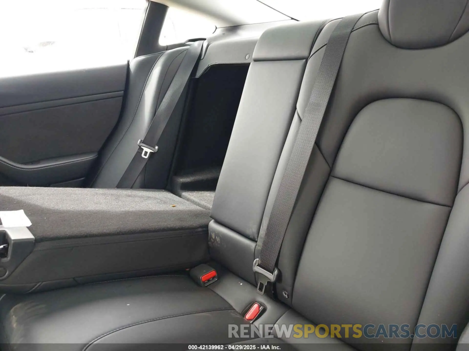 8 Photograph of a damaged car 5YJ3E1EB6NF260118 TESLA MODEL 3 2022