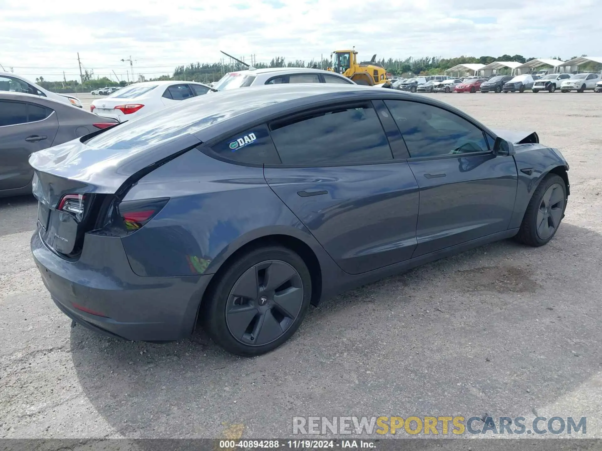 4 Photograph of a damaged car 5YJ3E1EB6NF264489 TESLA MODEL 3 2022