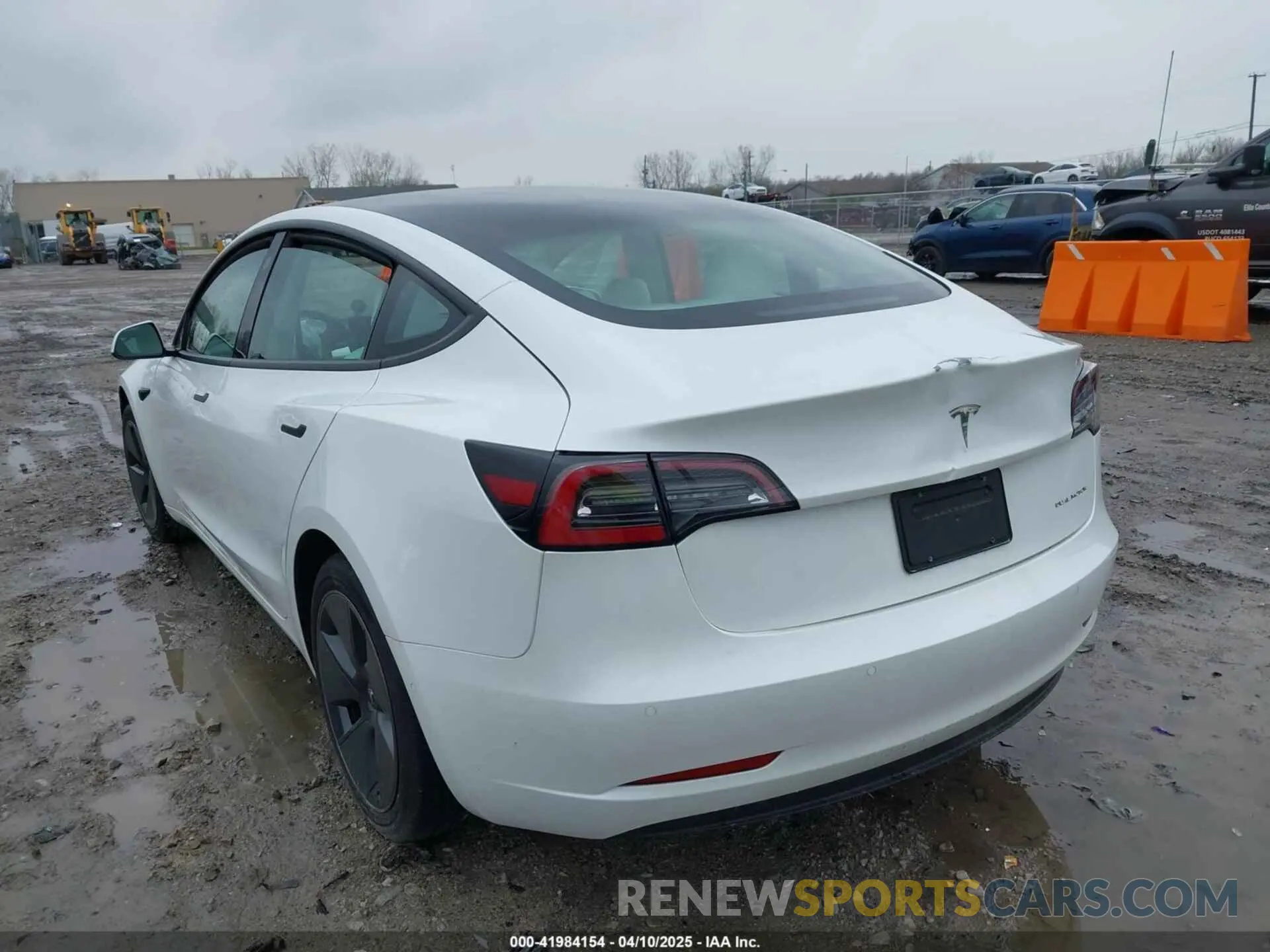 3 Photograph of a damaged car 5YJ3E1EB6NF272009 TESLA MODEL 3 2022