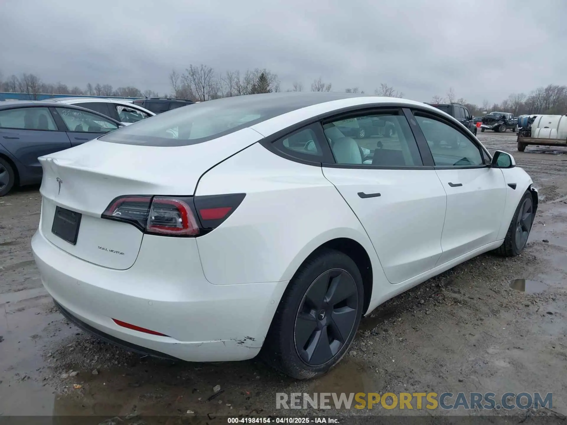 4 Photograph of a damaged car 5YJ3E1EB6NF272009 TESLA MODEL 3 2022