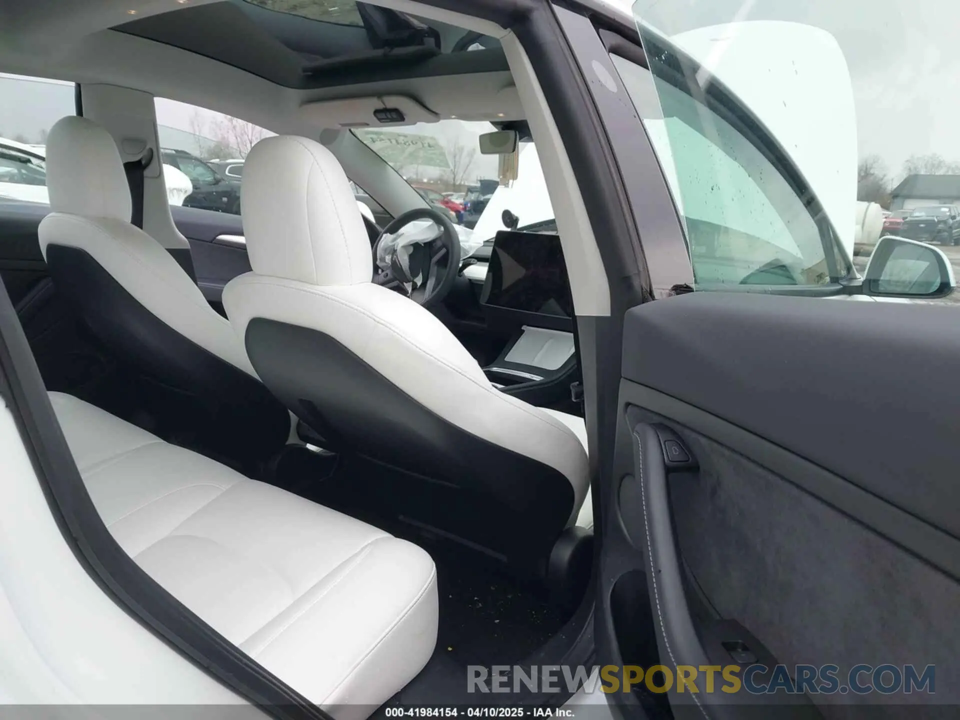 8 Photograph of a damaged car 5YJ3E1EB6NF272009 TESLA MODEL 3 2022