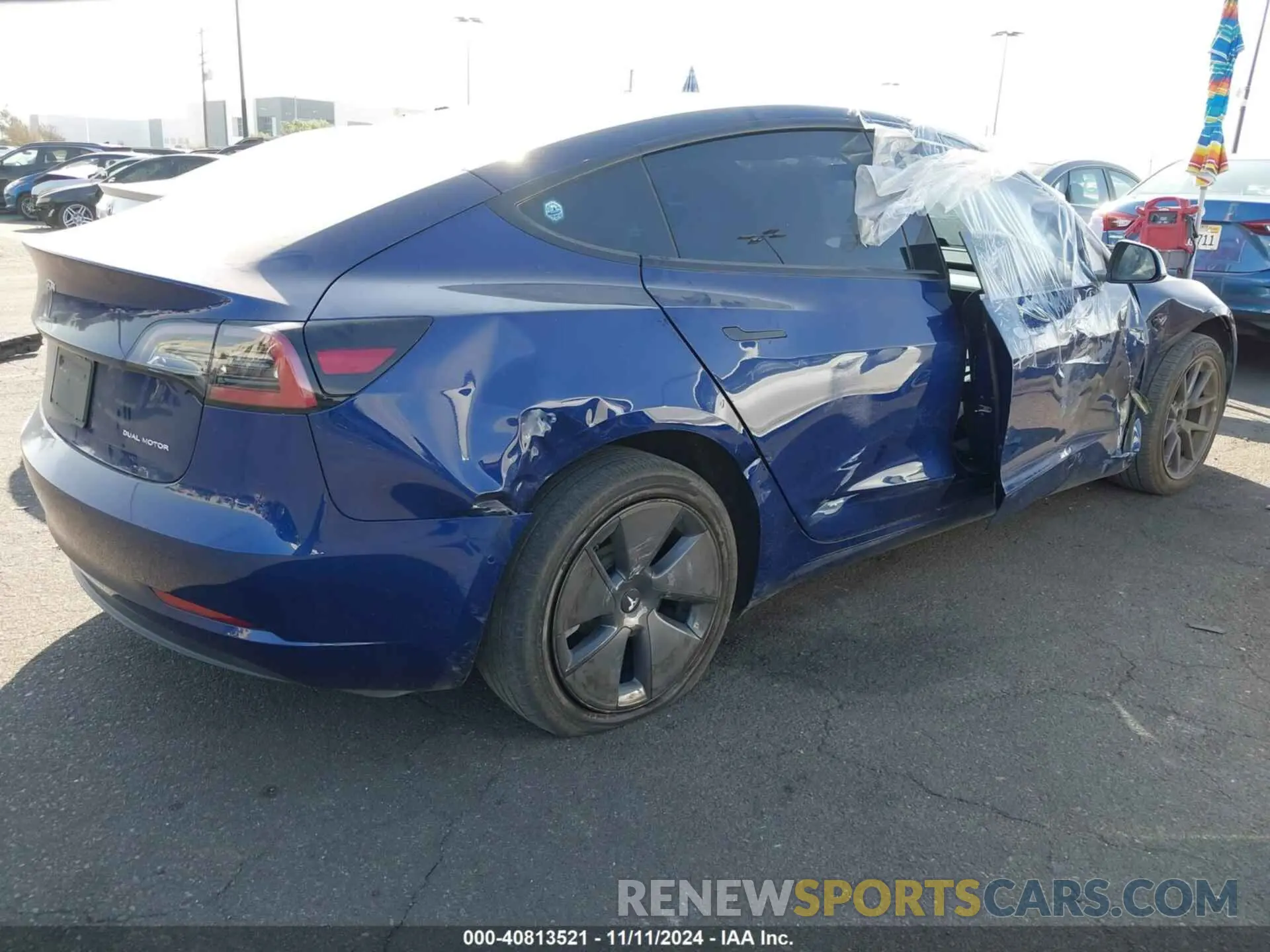 4 Photograph of a damaged car 5YJ3E1EB6NF325811 TESLA MODEL 3 2022