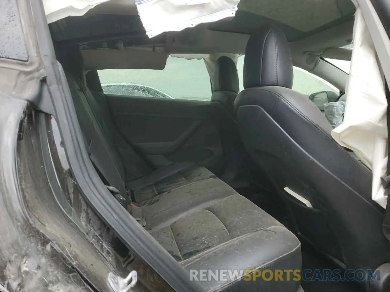 11 Photograph of a damaged car 5YJ3E1EB7NF110261 TESLA MODEL 3 2022